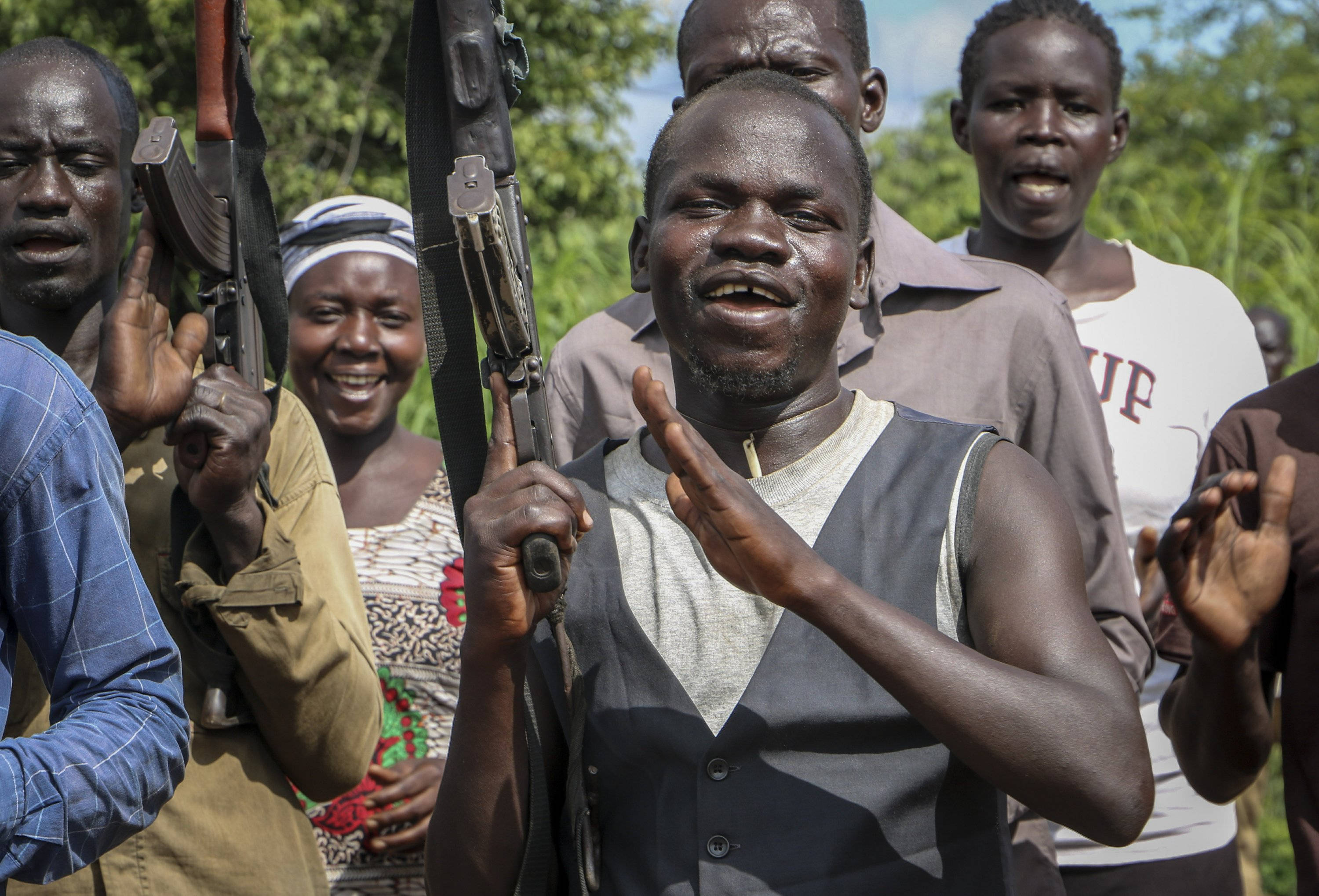 South Sudan, rifle, lush green setting, 2K Desktop Wallpaper