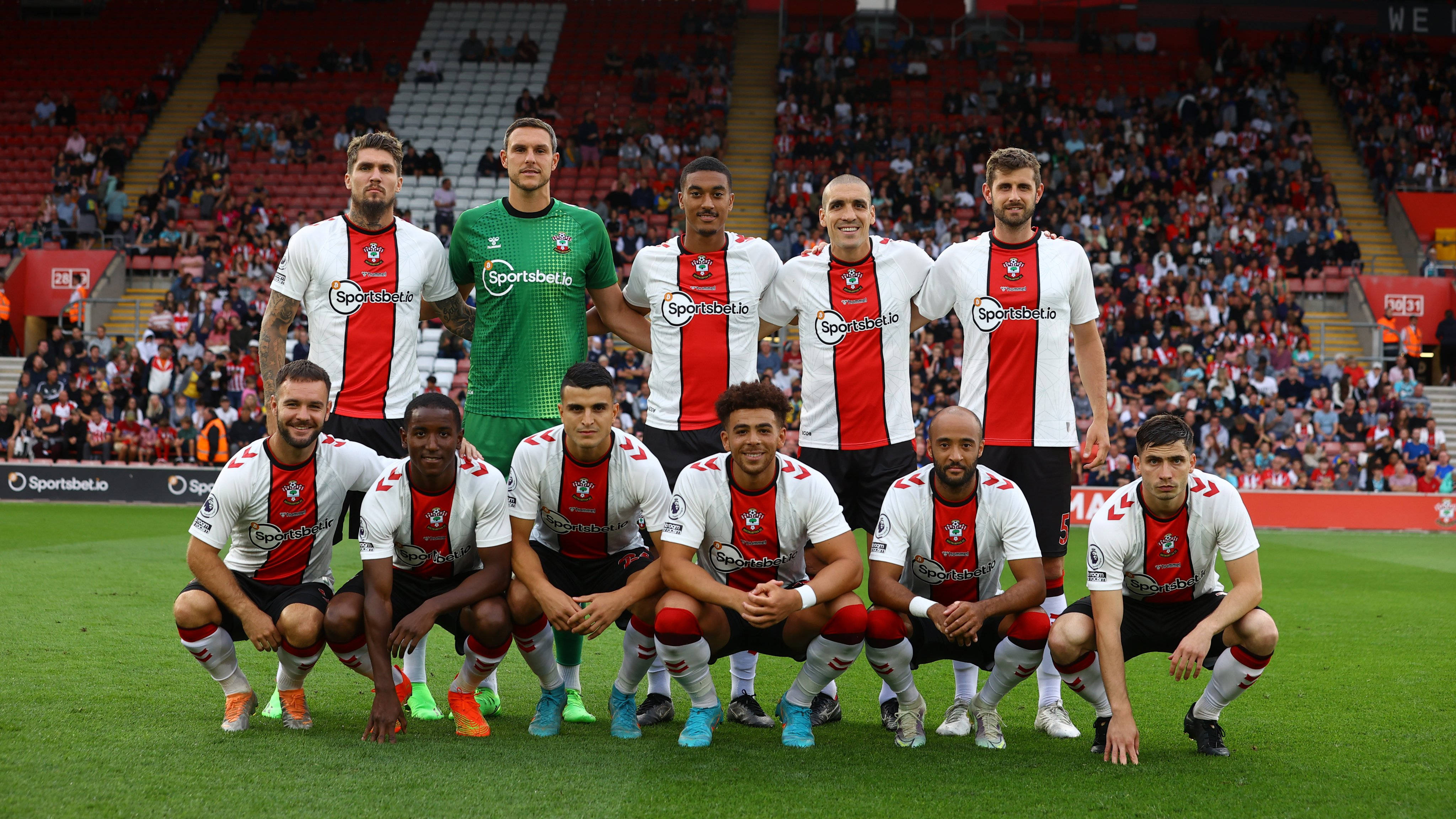 Southampton FC, red and white striped jerseys, stadium, 4K Desktop Wallpaper