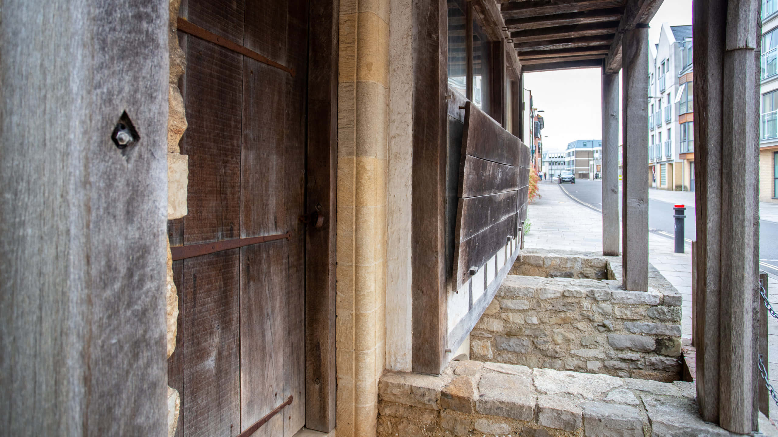 Southampton, United Kingdom, wooden door, 2K Desktop Wallpaper