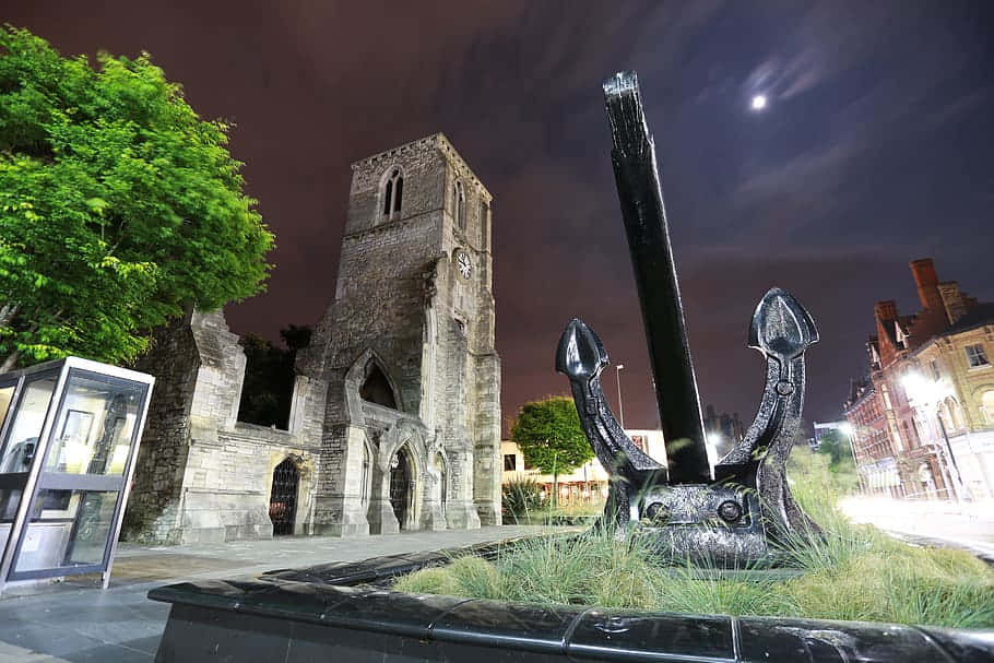 black anchor sculpture, grassy urban plaza, night, SD Desktop Wallpaper