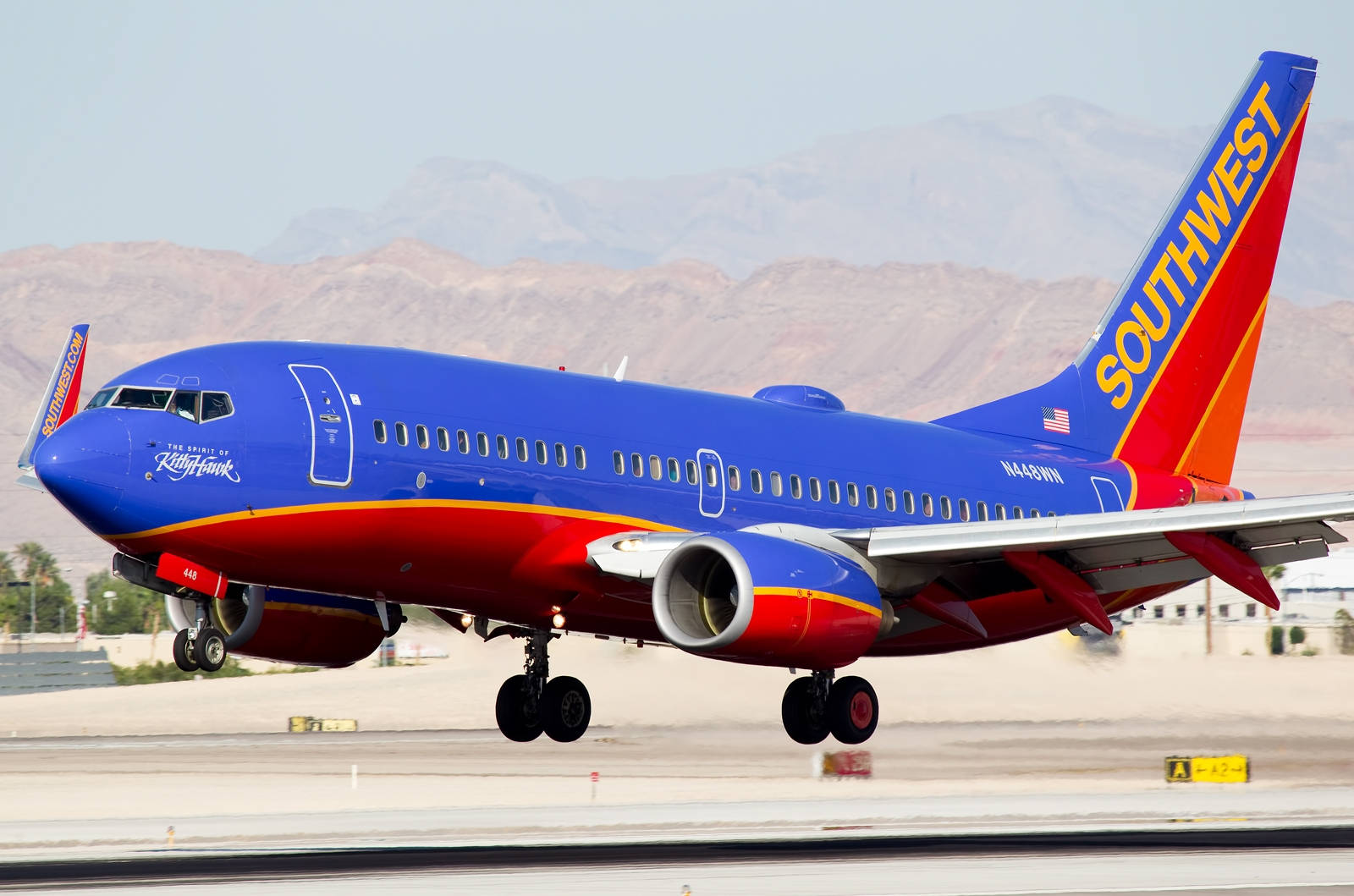 Southwest Airlines, vibrant blue, red livery, HD Desktop Wallpaper