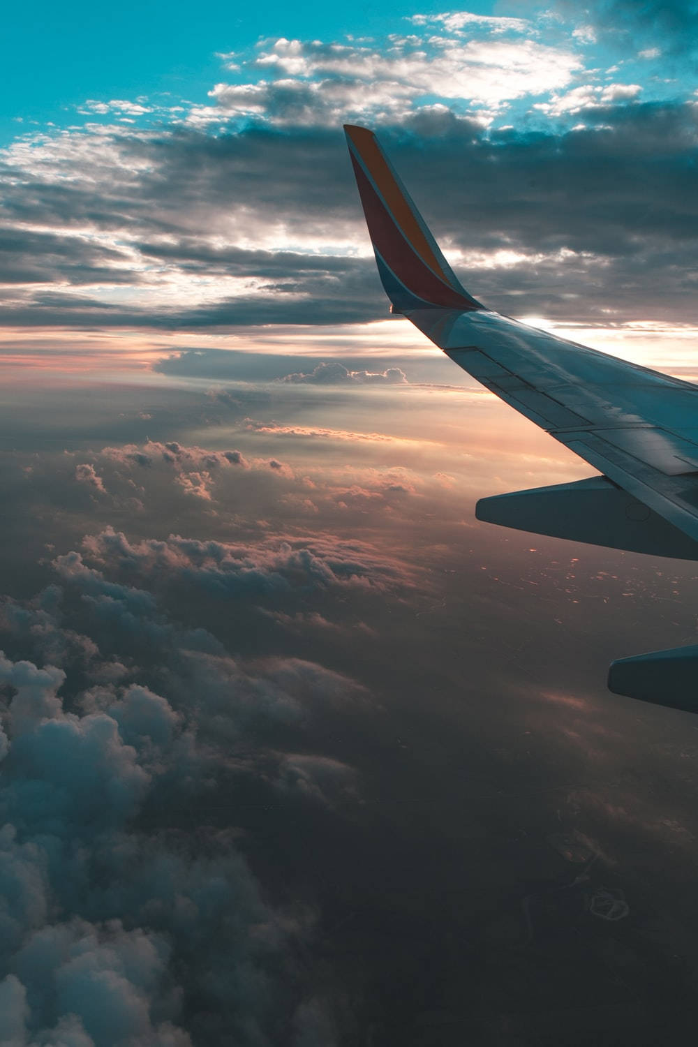 Southwest Airlines, aircraft wing, cottony clouds, HD Phone Wallpaper
