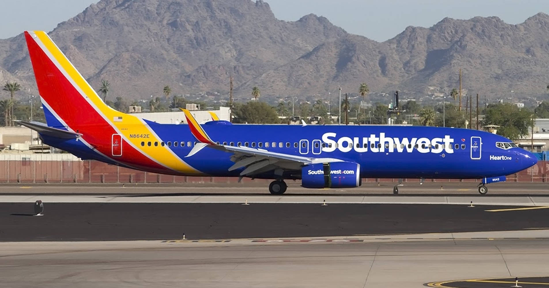 Southwest Airlines, plane, mountain, HD Desktop Wallpaper