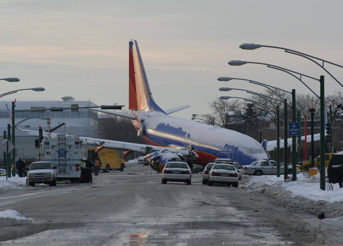 Southwest Airlines, crashed plane, city road, SD Desktop Wallpaper