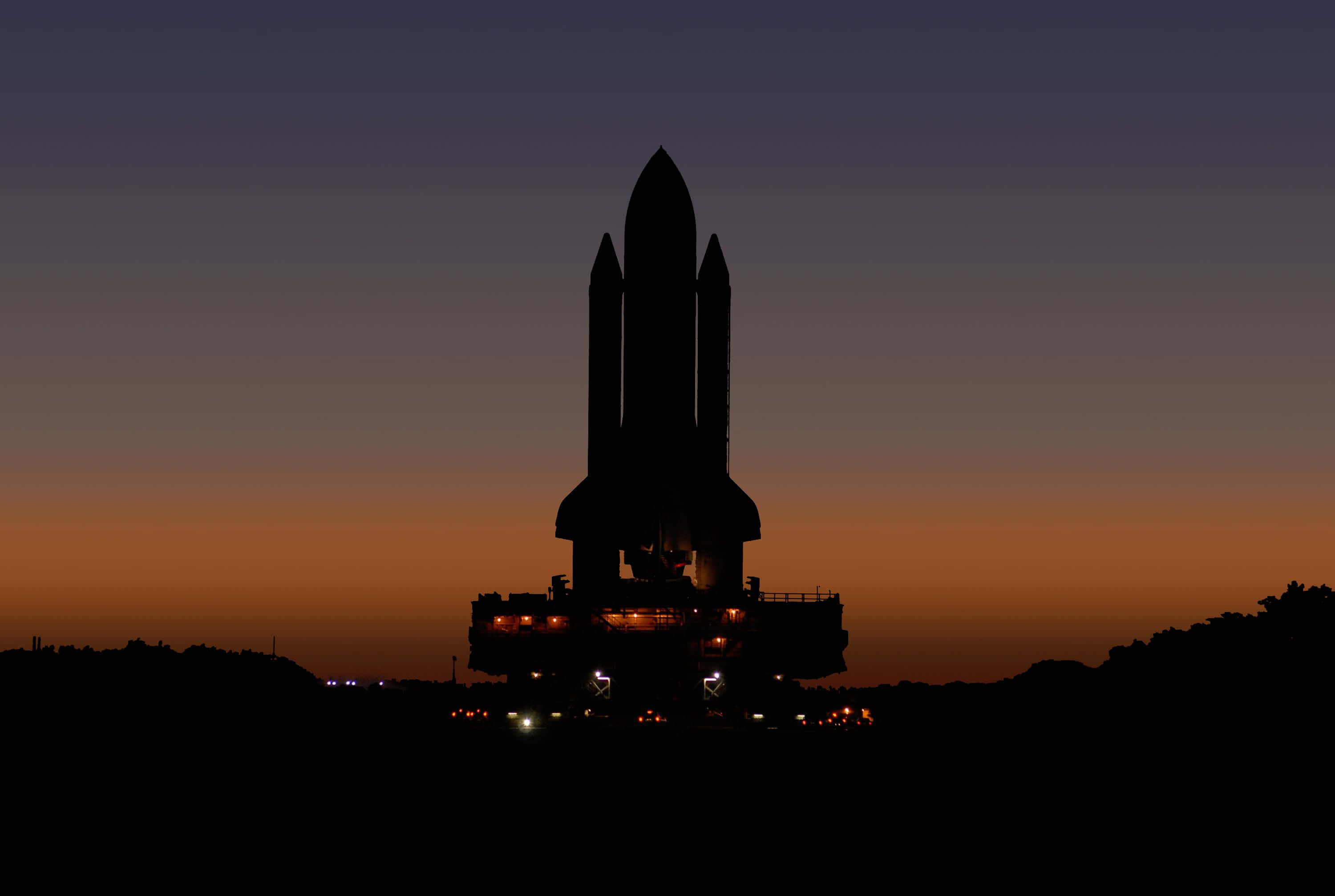 space shuttle, twilight sky, orange and purple gradients, 2K Desktop Wallpaper