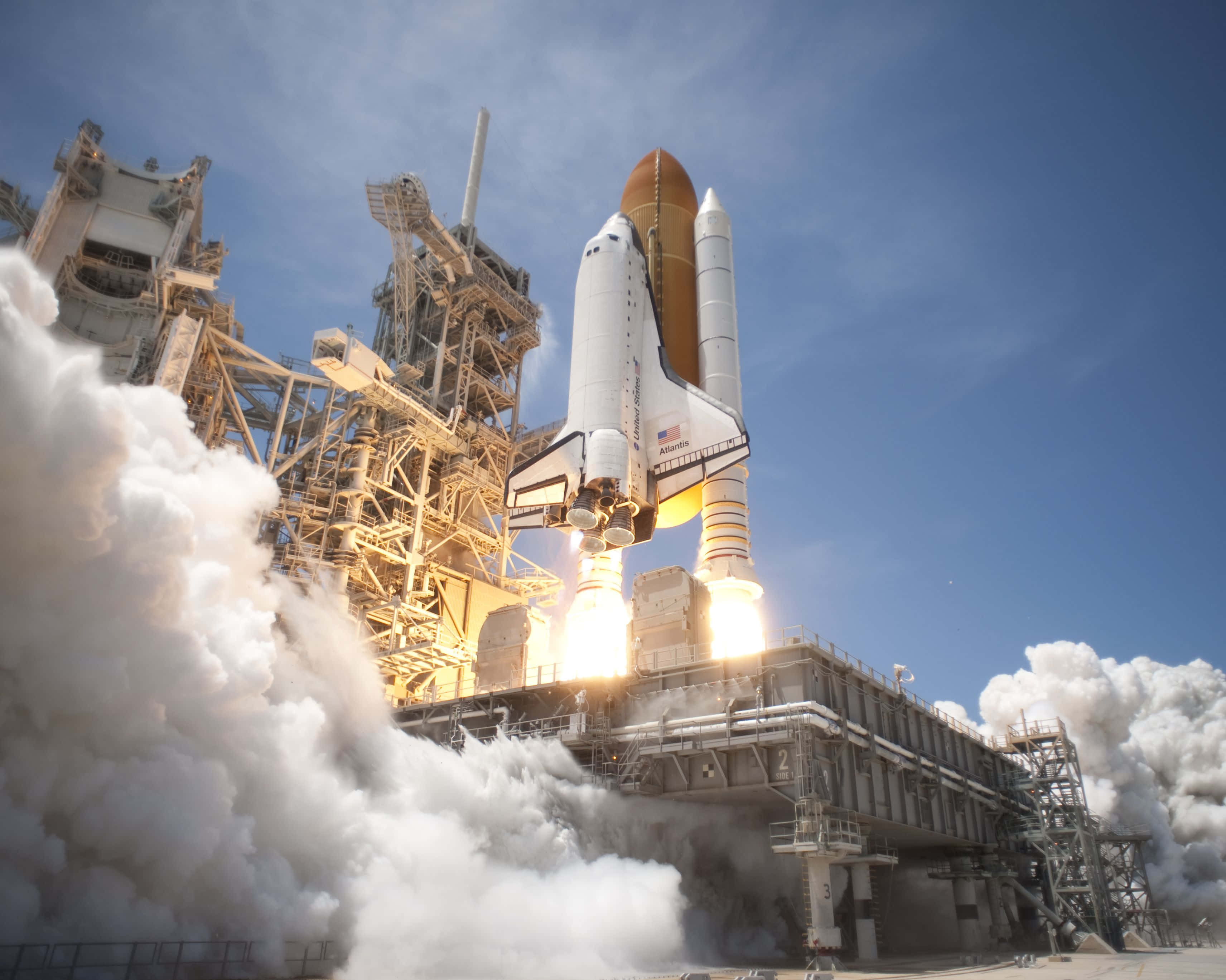 Space Shuttle, launch pad, thick white smoke, 2K Desktop Wallpaper