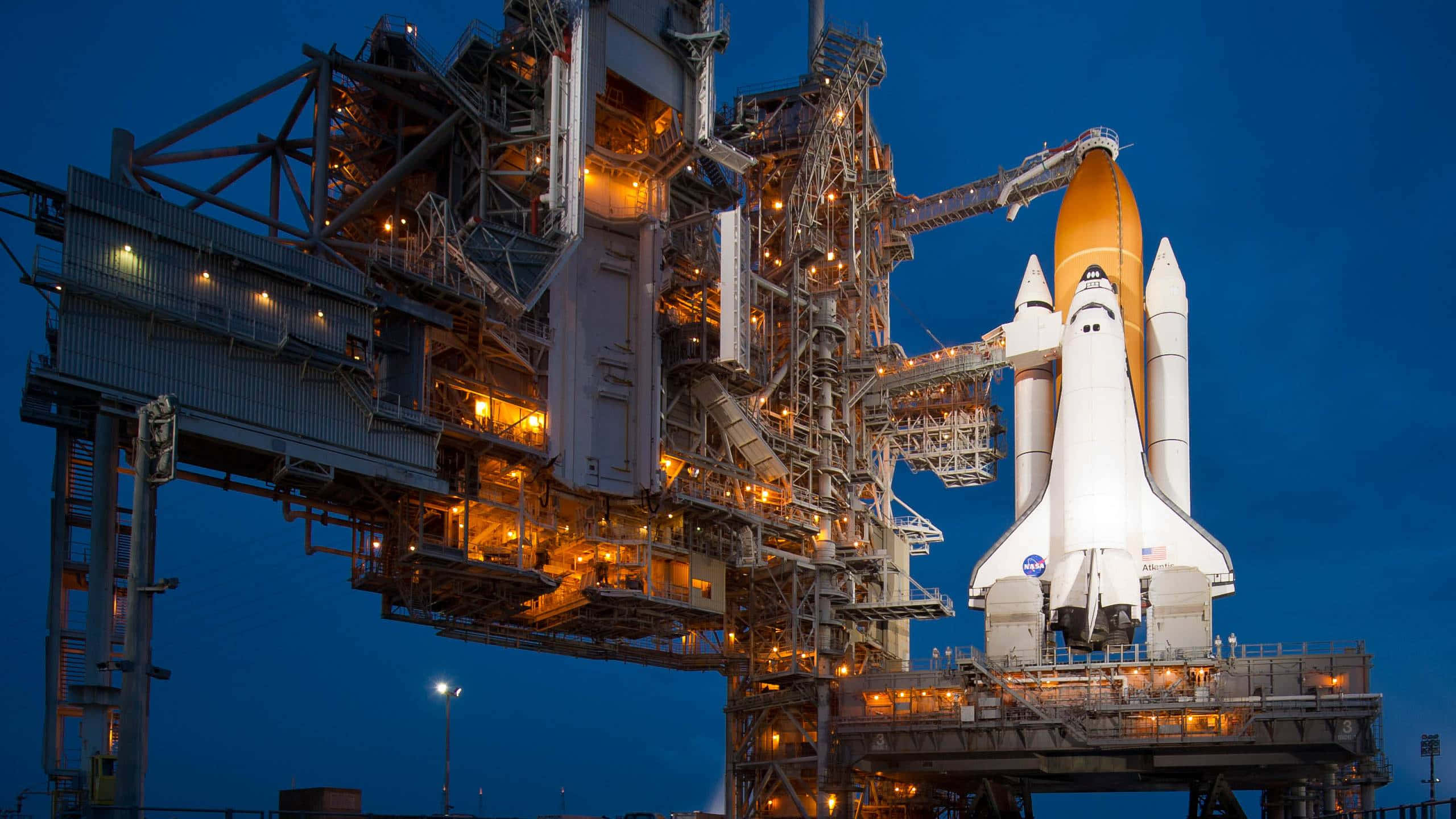 Space Shuttle, launch pad, dusk, 2K Desktop Wallpaper