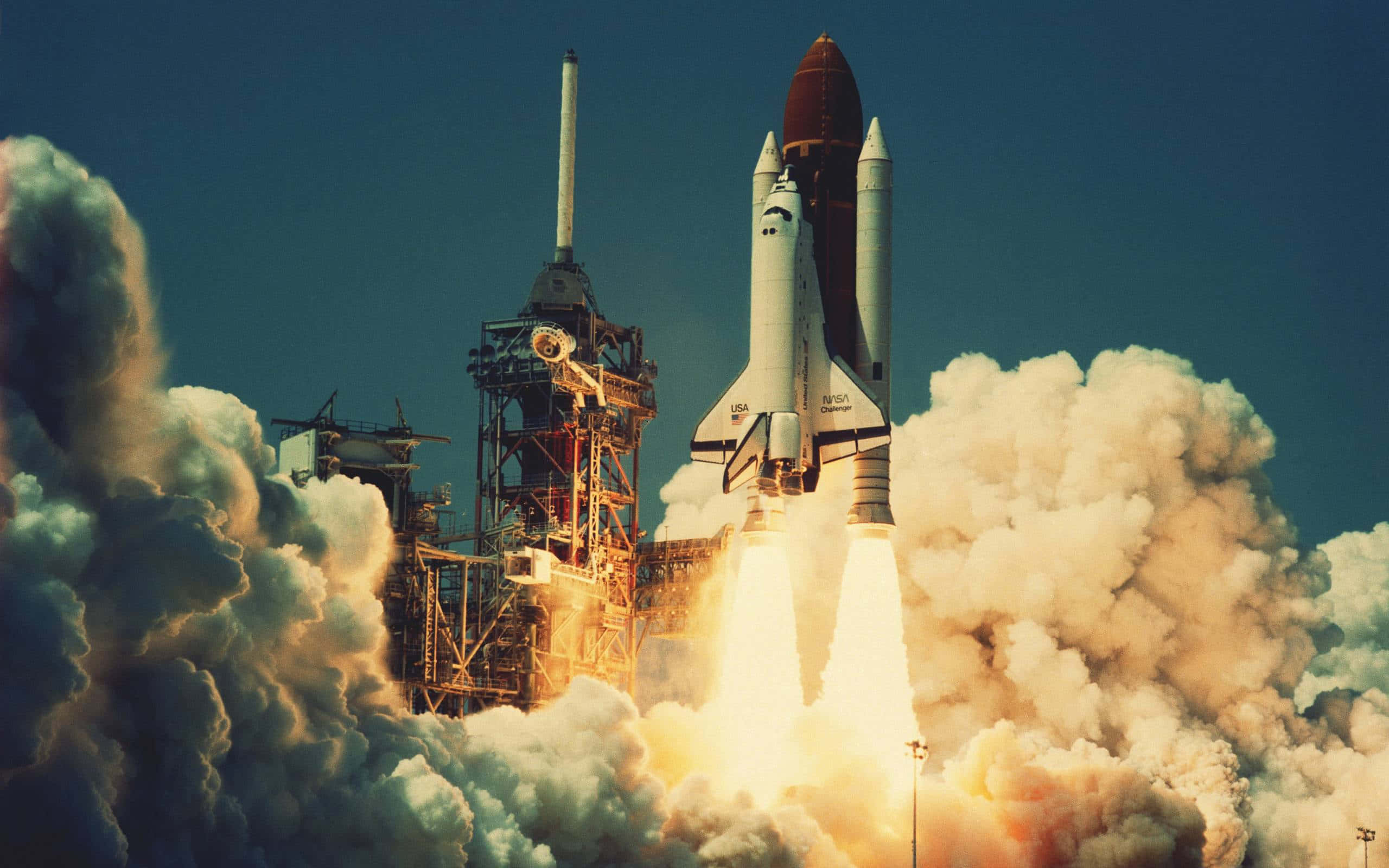space shuttle, launch pad, billowing smoke, 2K Desktop Wallpaper