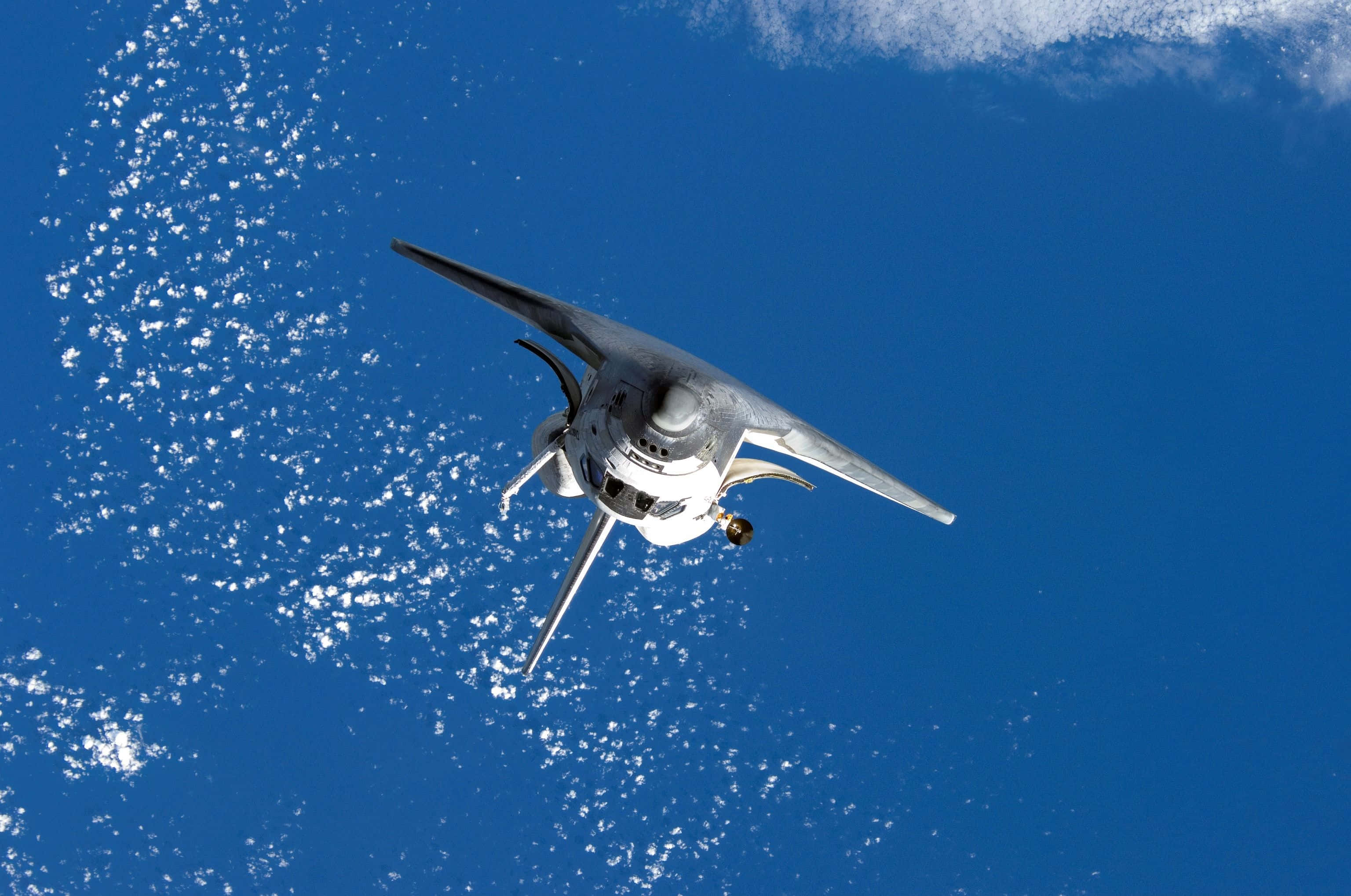 Space Shuttle, silver, vibrant blue ocean, 2K Desktop Wallpaper