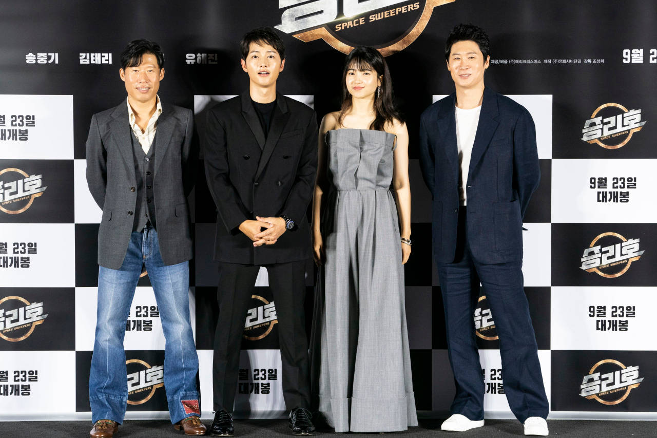 Space Sweepers, movie premiere, checkered backdrop, HD Desktop Wallpaper