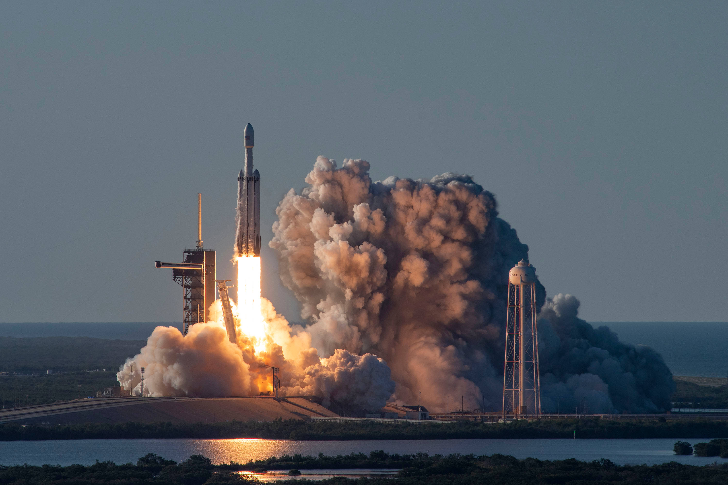 Spacex Starship, coastal launchpad, dawn, 2K Desktop Wallpaper