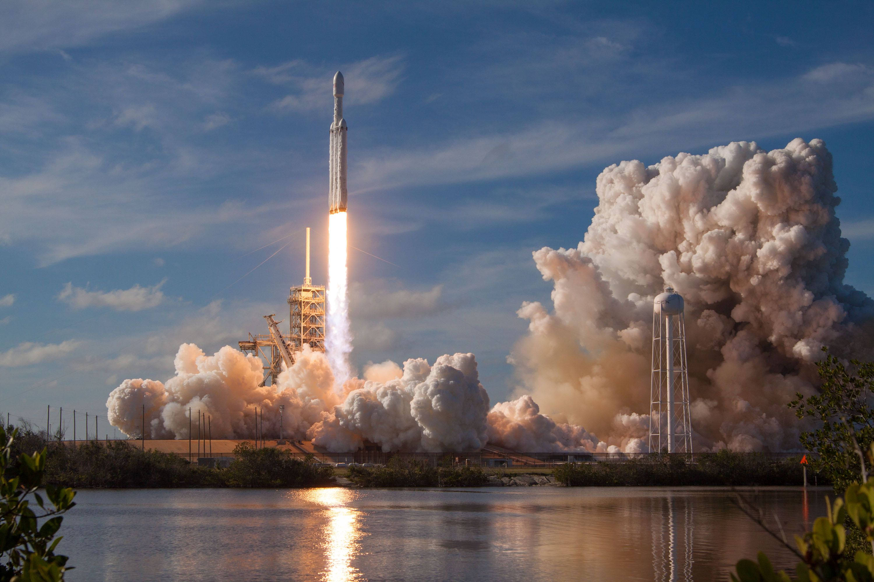 SpaceX, rocket launch, blue sky, 2K Desktop Wallpaper
