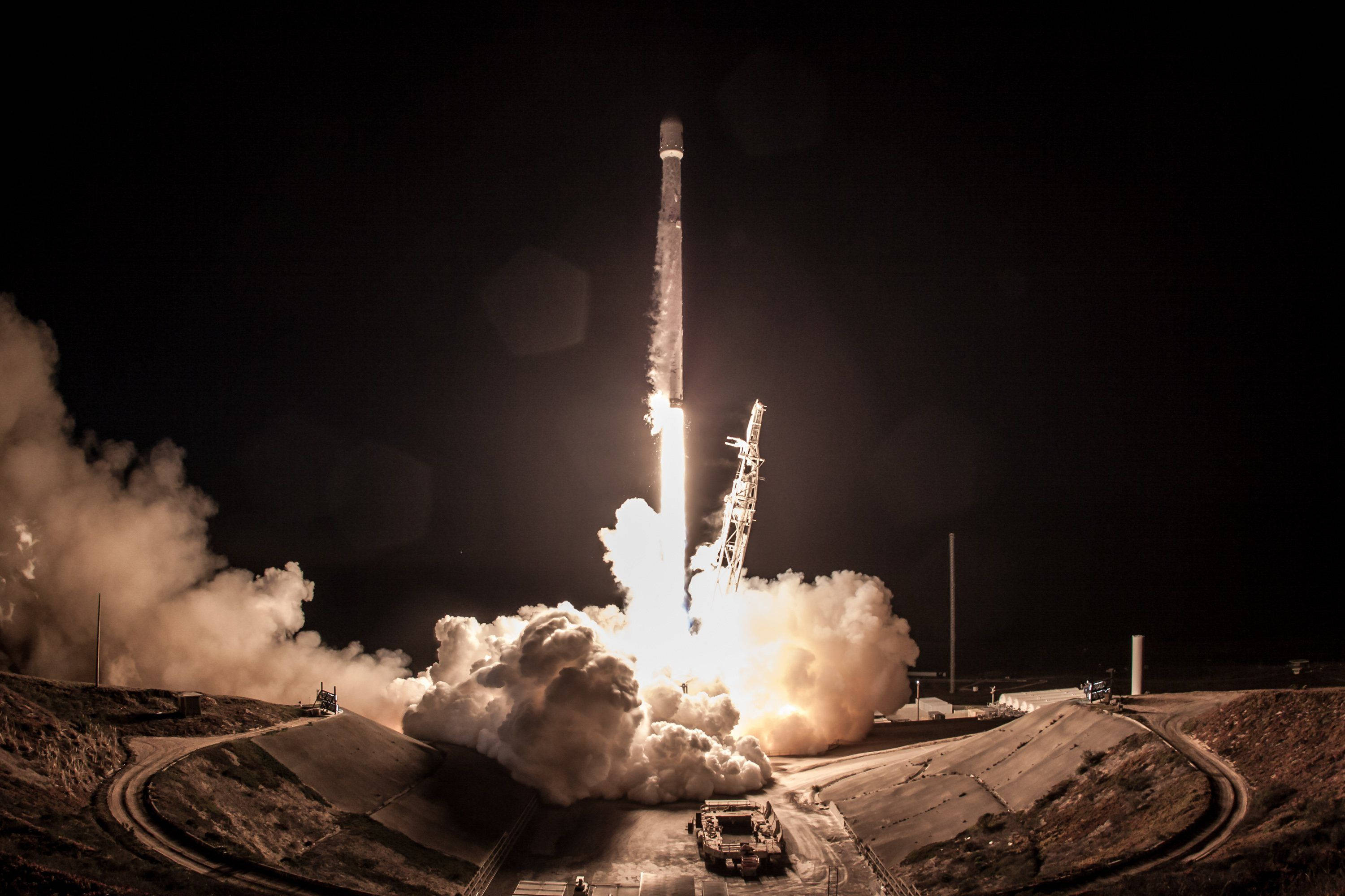 SpaceX, rocket, night, 2K Desktop Wallpaper