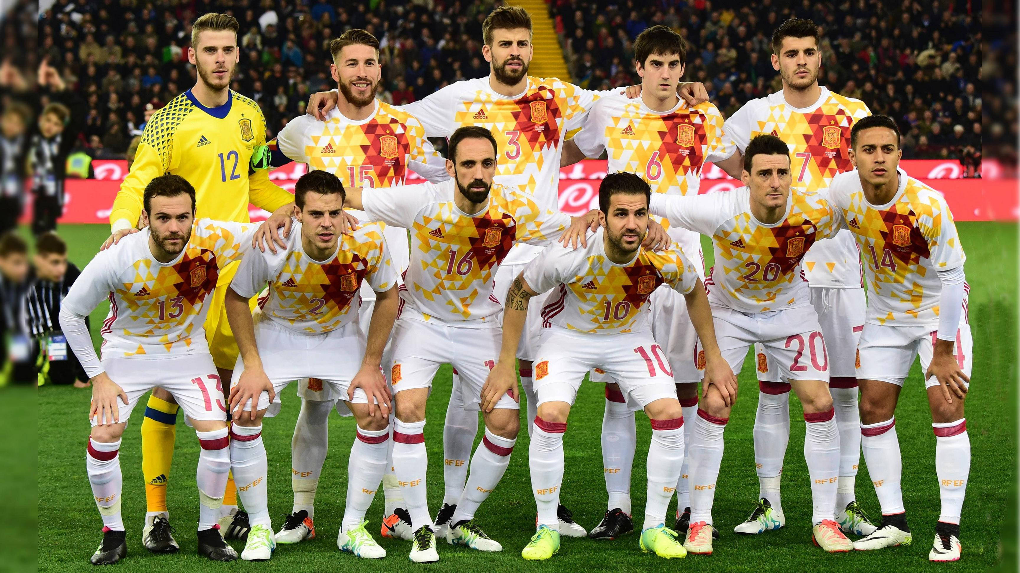Spain National Football Team, 2012 UEFA, vibrant yellow red and white jerseys, 2K Desktop Wallpaper