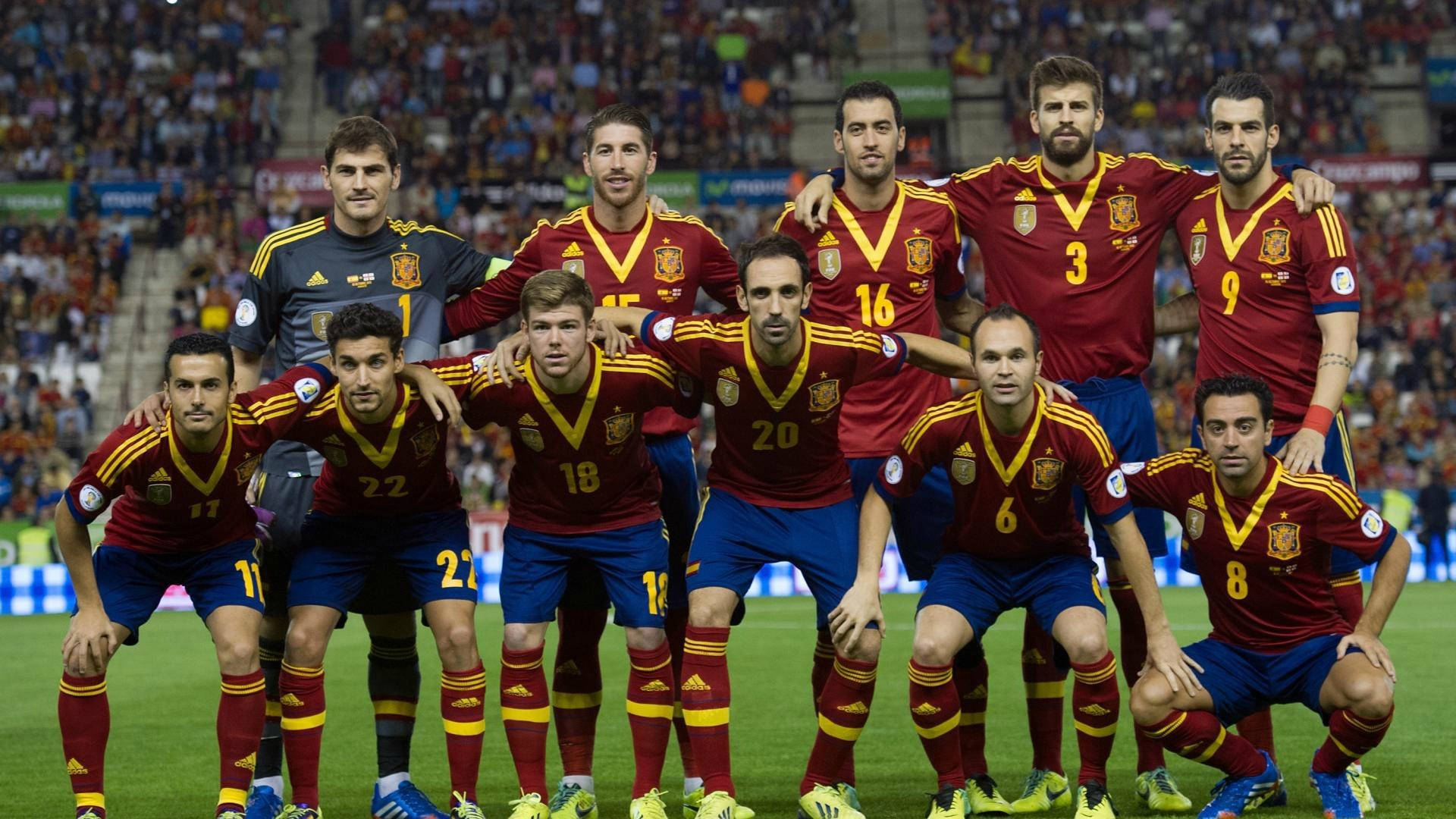 2014 FIFA World Cup, Spain National Football Team, red and blue uniforms, Full HD Desktop Wallpaper