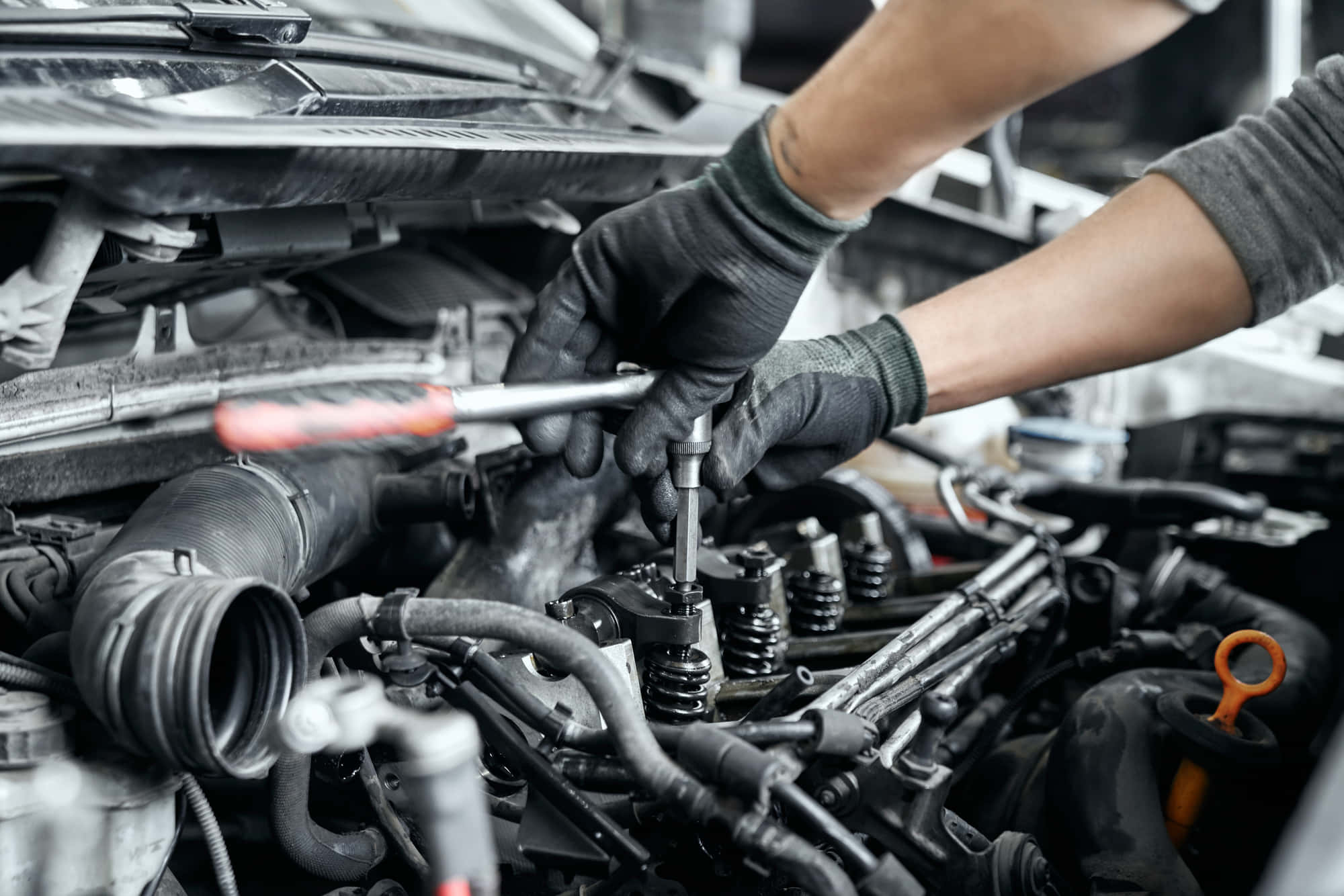 Spark Plug, mechanic, black gloves, Full HD Desktop Wallpaper