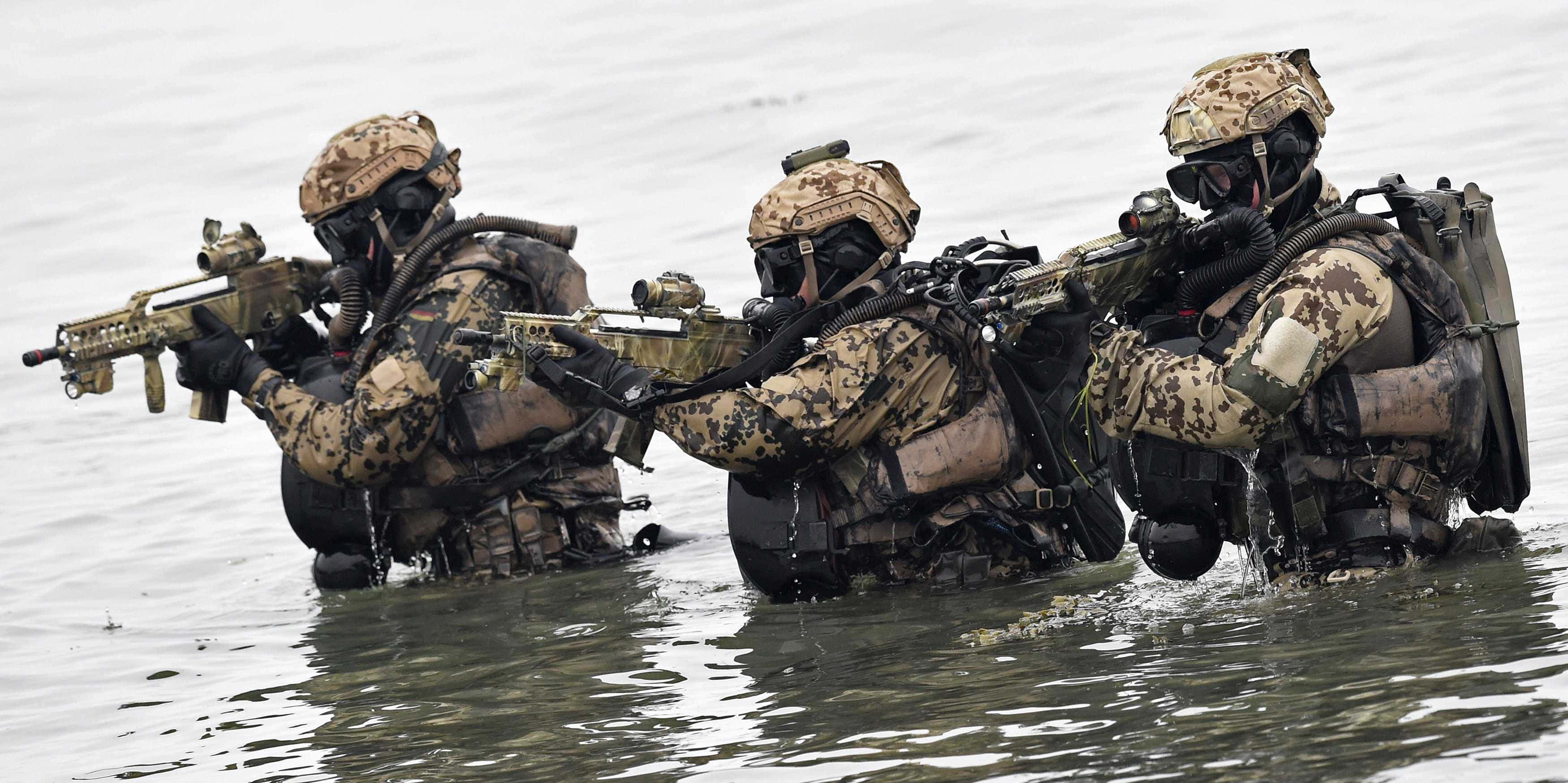 Special Forces, camouflage gear, murky water, 2K Desktop Wallpaper