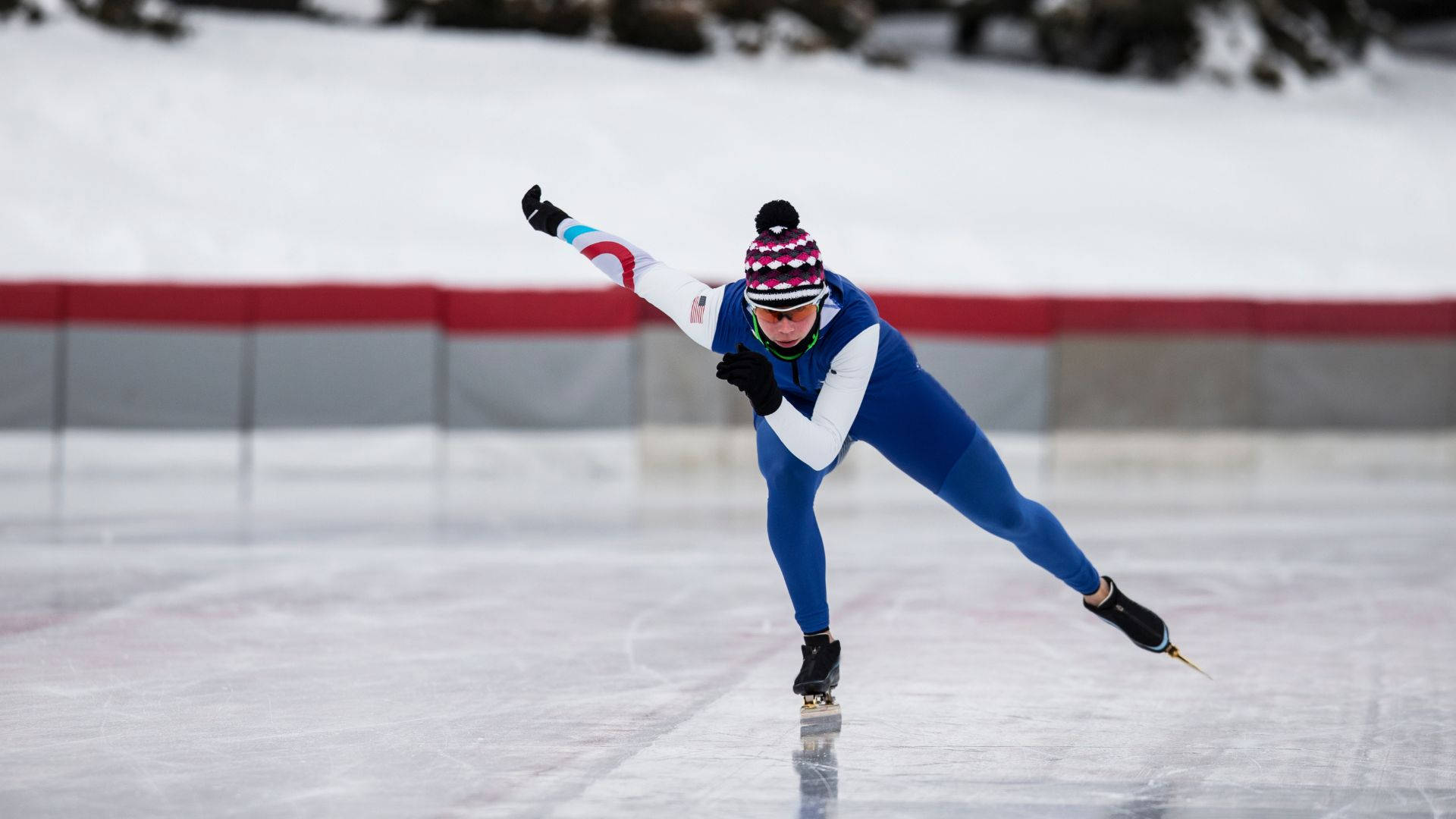speed skater, blue and white gear, outdoor ice rink, Full HD Desktop Wallpaper