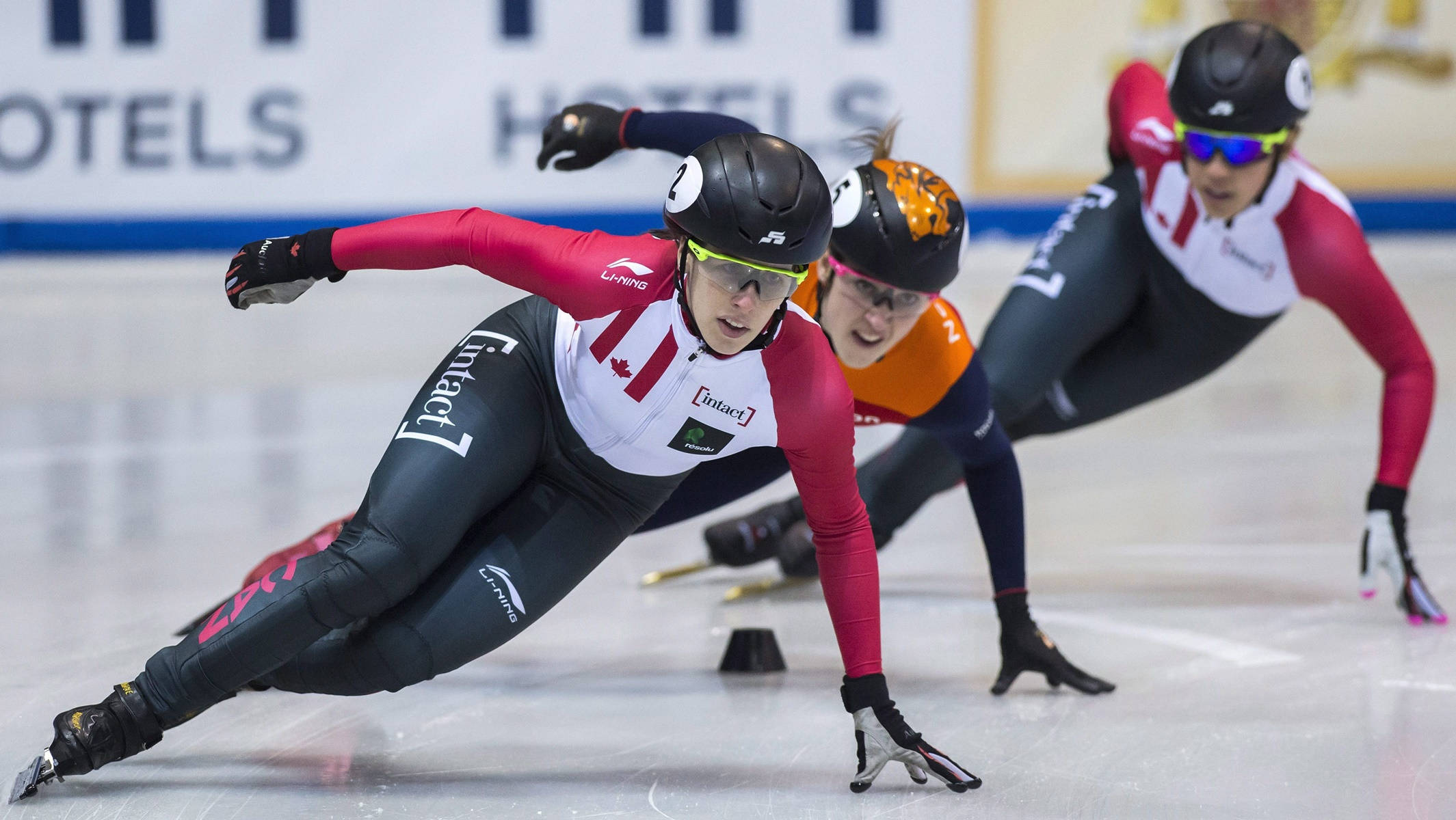 speed skaters, tight racing suits, indoor ice rink, Full HD Desktop Wallpaper