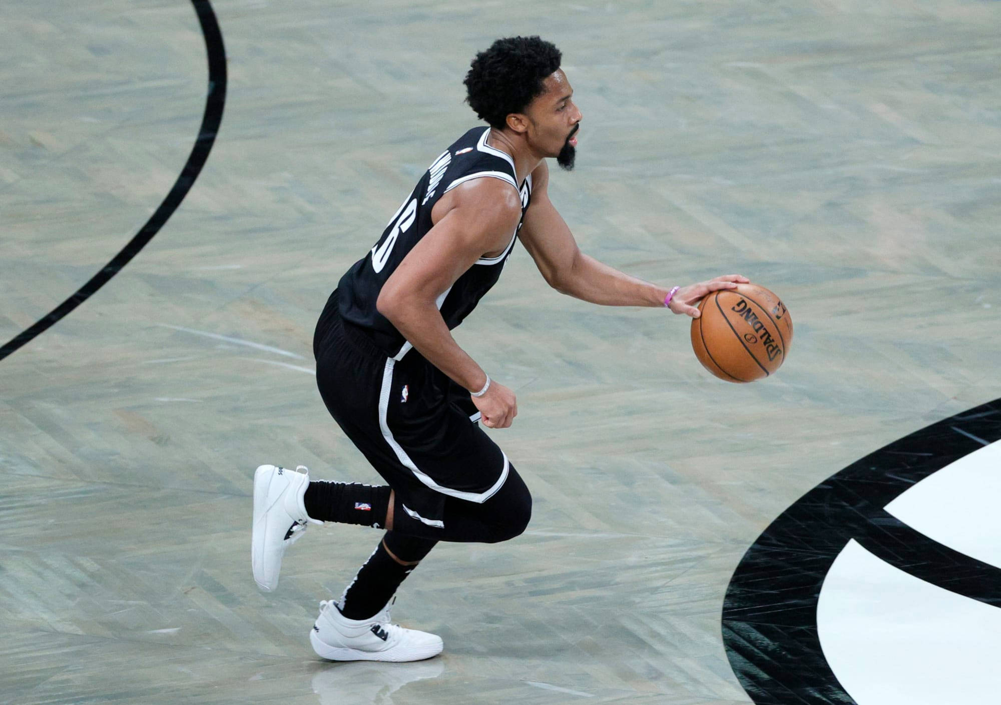 Spencer Dinwiddie, dribble pose, black and white uniform, Full HD Desktop Wallpaper
