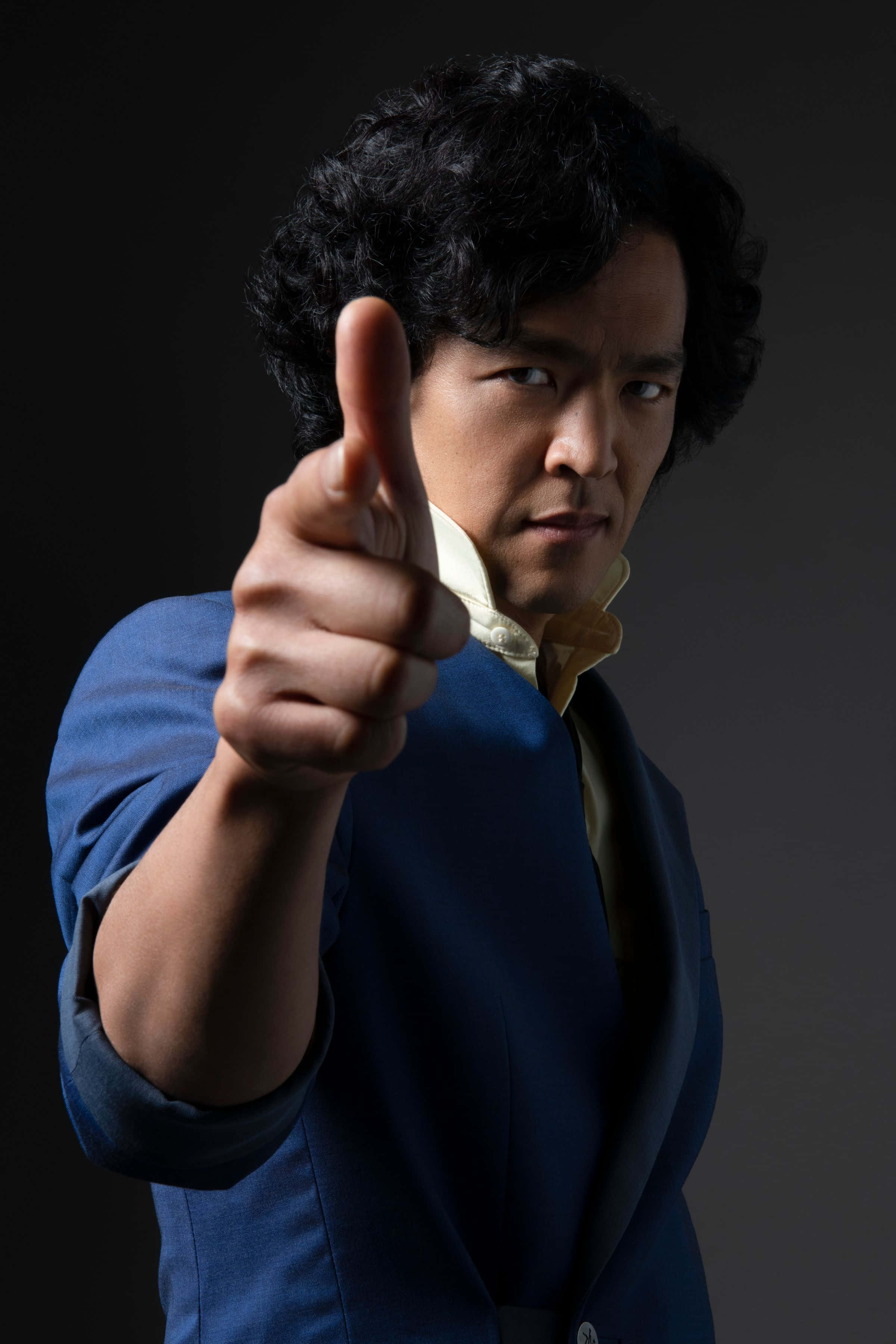 Spike Spiegel, blue suit, dark studio background, 2K Phone Wallpaper