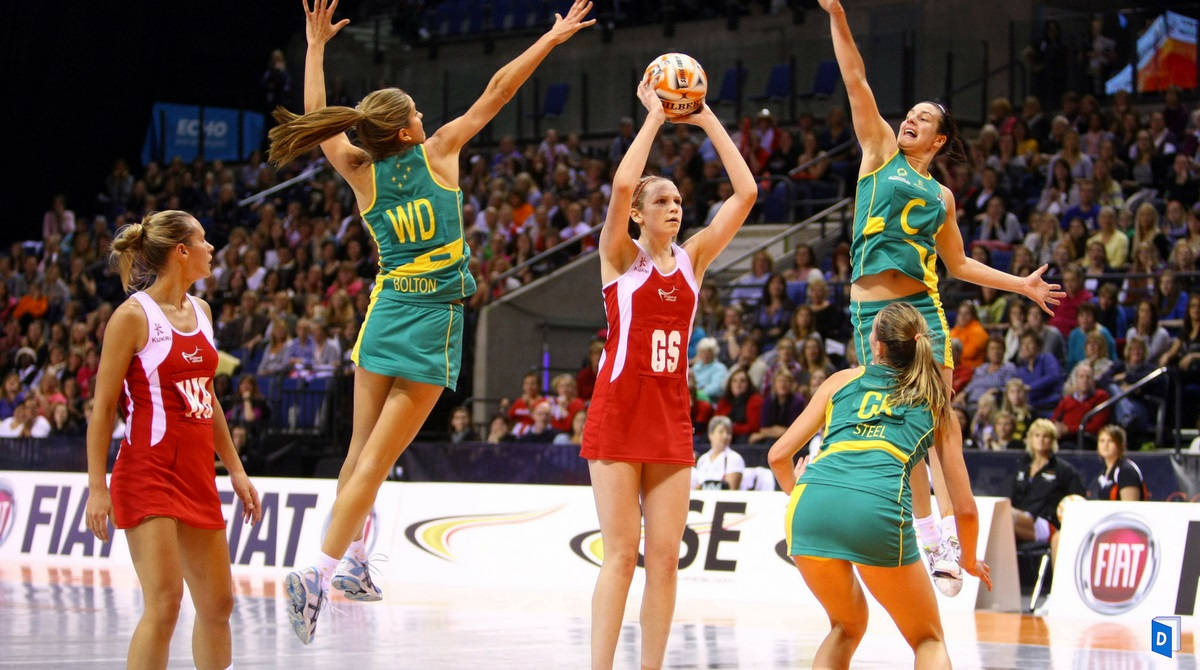 Netball, green and red uniforms, indoor game, SD Desktop Wallpaper