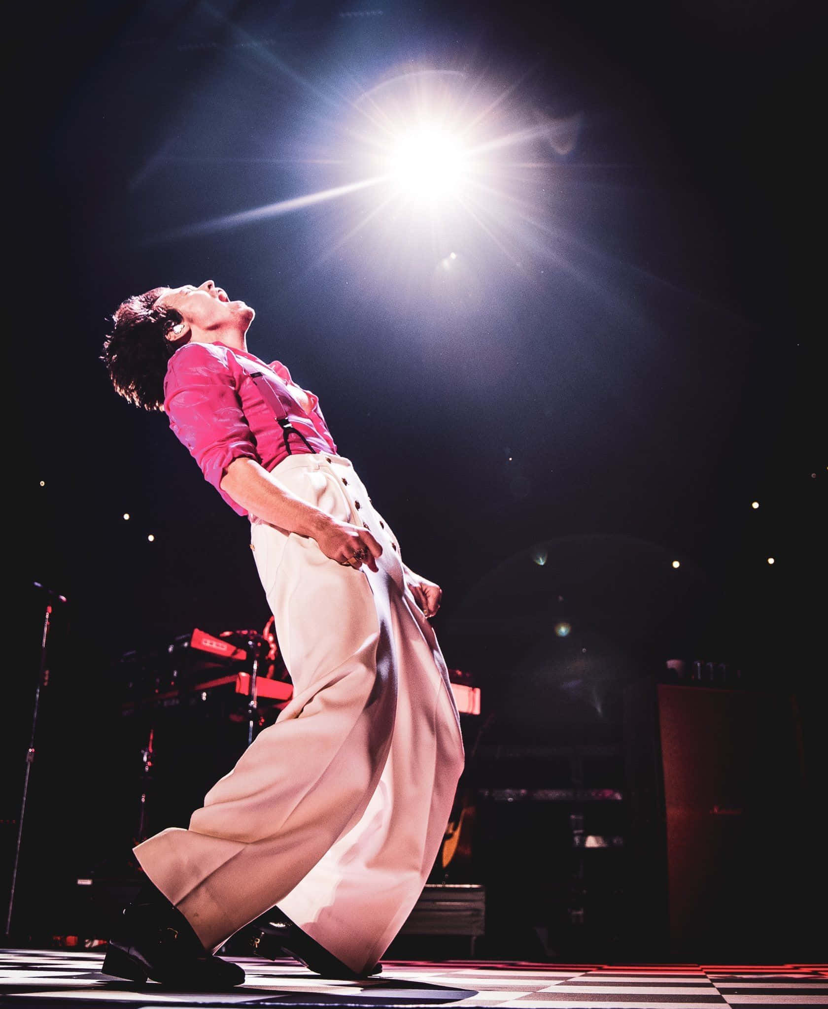 spotlight, pink shirt, cream pants, Full HD Phone Wallpaper
