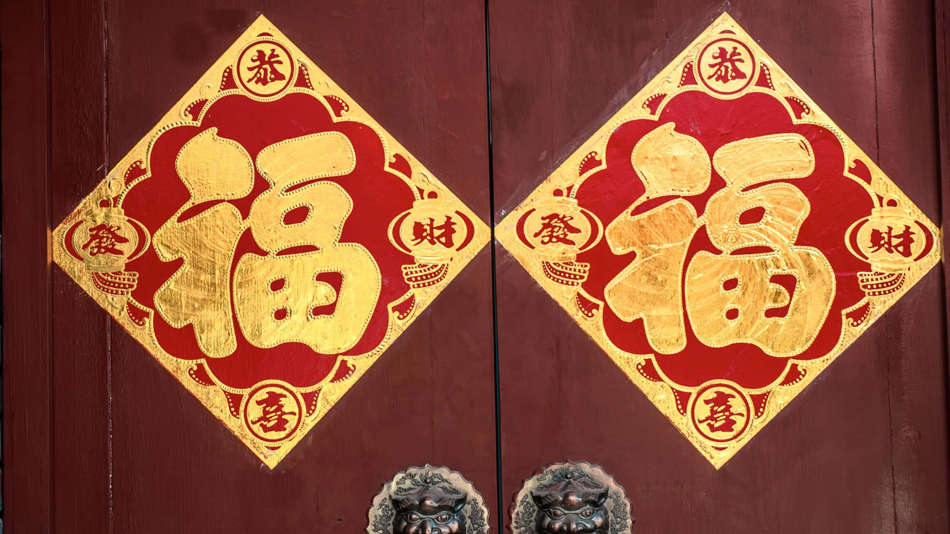 fu characters, red and gold diamond-shaped Chinese New Year decorations, dark wooden door, Full HD Desktop Wallpaper