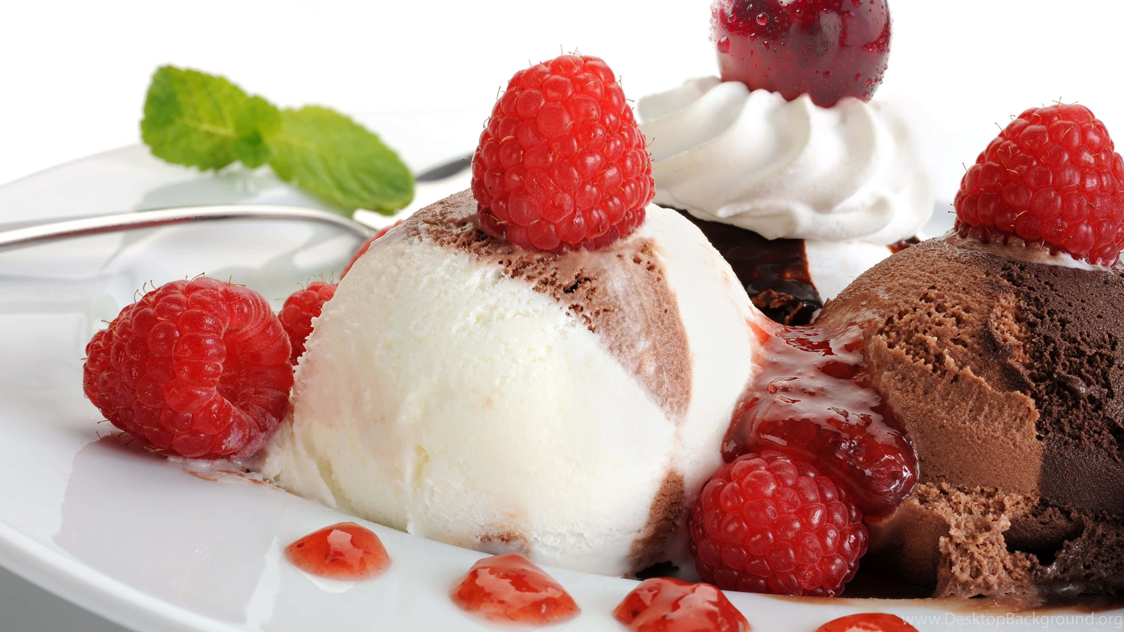 Spring Desserts, vanilla and chocolate ice cream, fresh raspberries, 4K Desktop Wallpaper