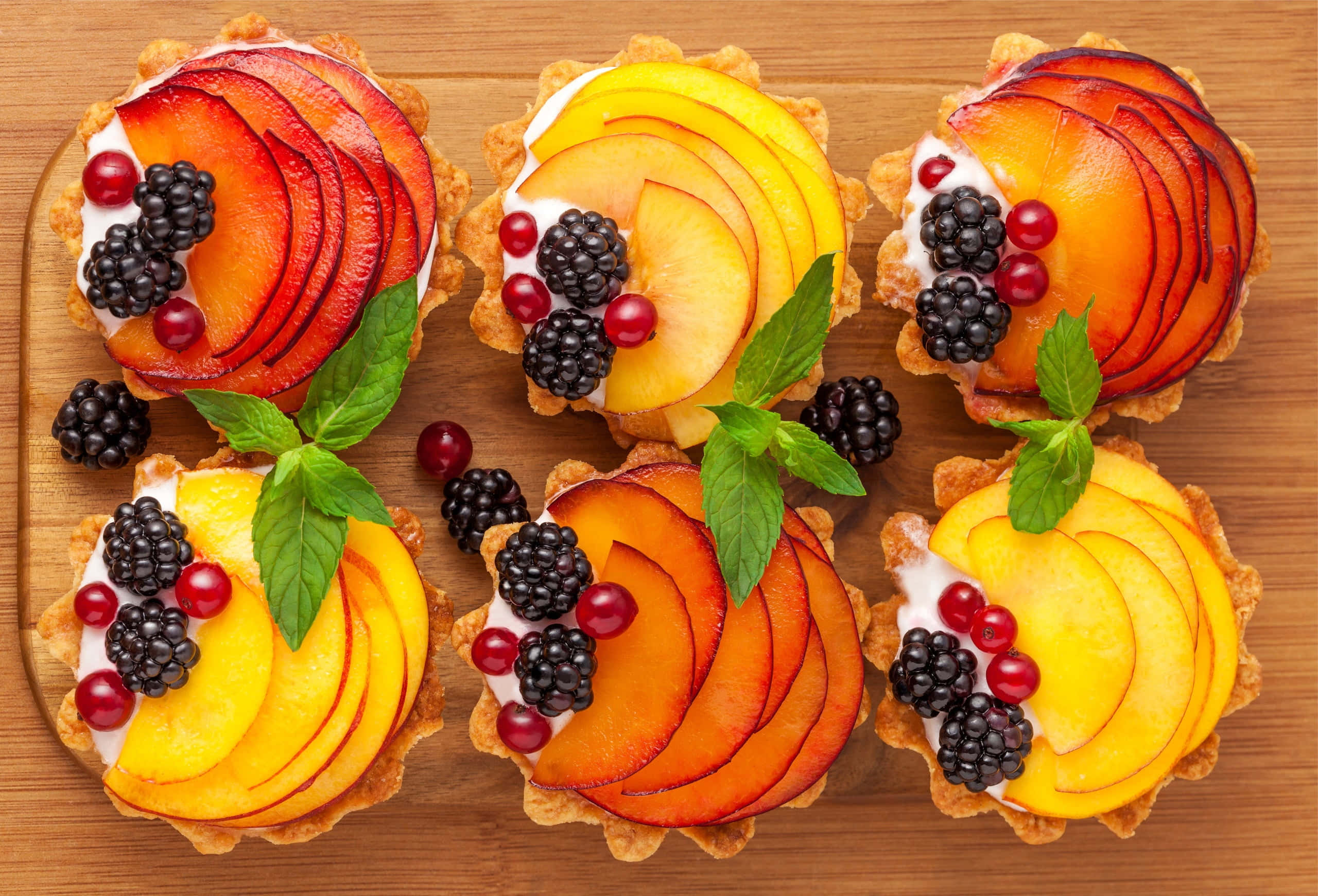 spring desserts, fruit tarts, peach slices, 2K Desktop Wallpaper