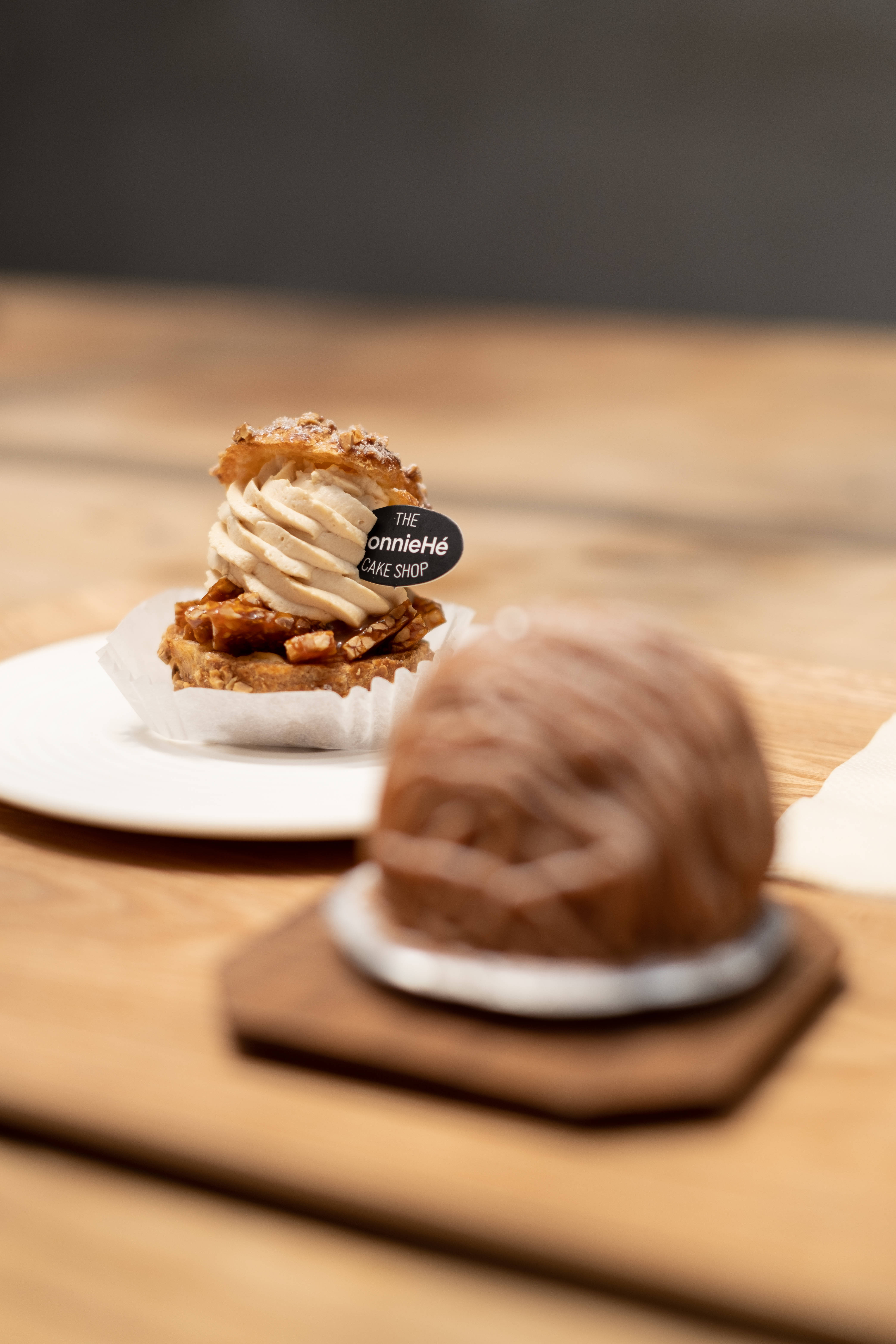 caramel cream pastry, branded tag, chocolate dessert, 5K Phone Wallpaper