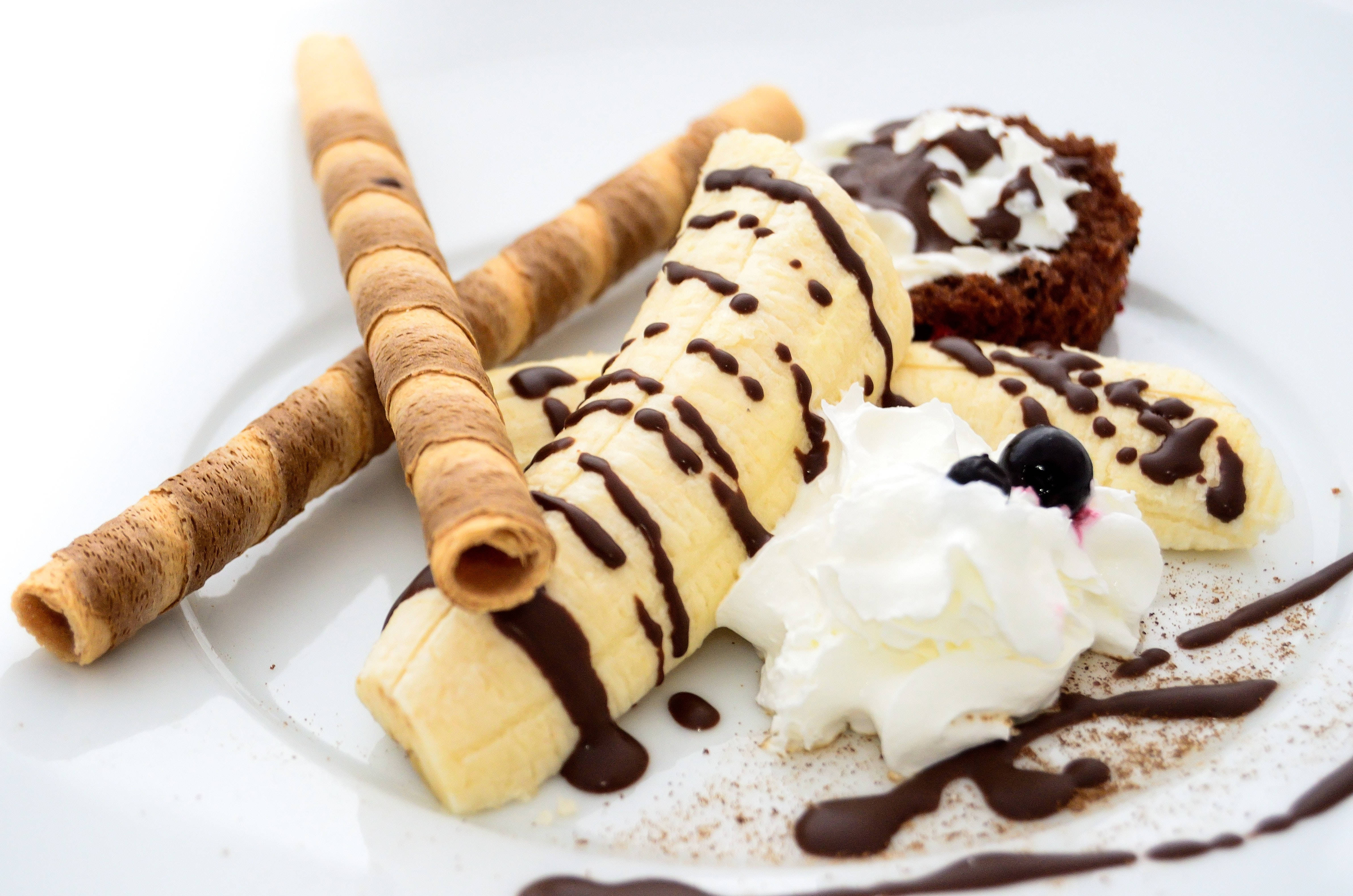 banana chocolate cream dessert, chocolate sauce, whipped cream, 4K Desktop Wallpaper