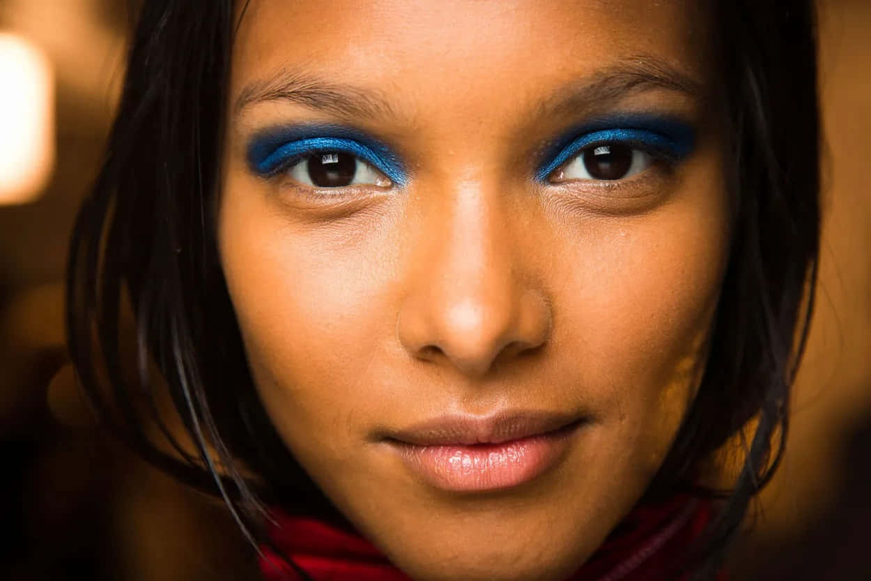 spring makeup, bold blue eyeliner, warm golden lighting, SD Desktop Wallpaper