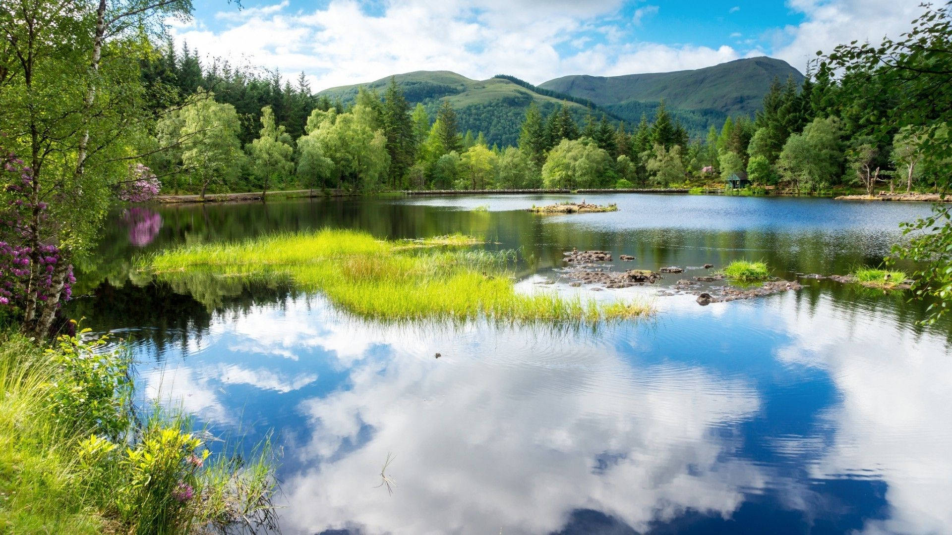 alpine lakefront, bright blue sky, fluffy clouds, Full HD Desktop Wallpaper