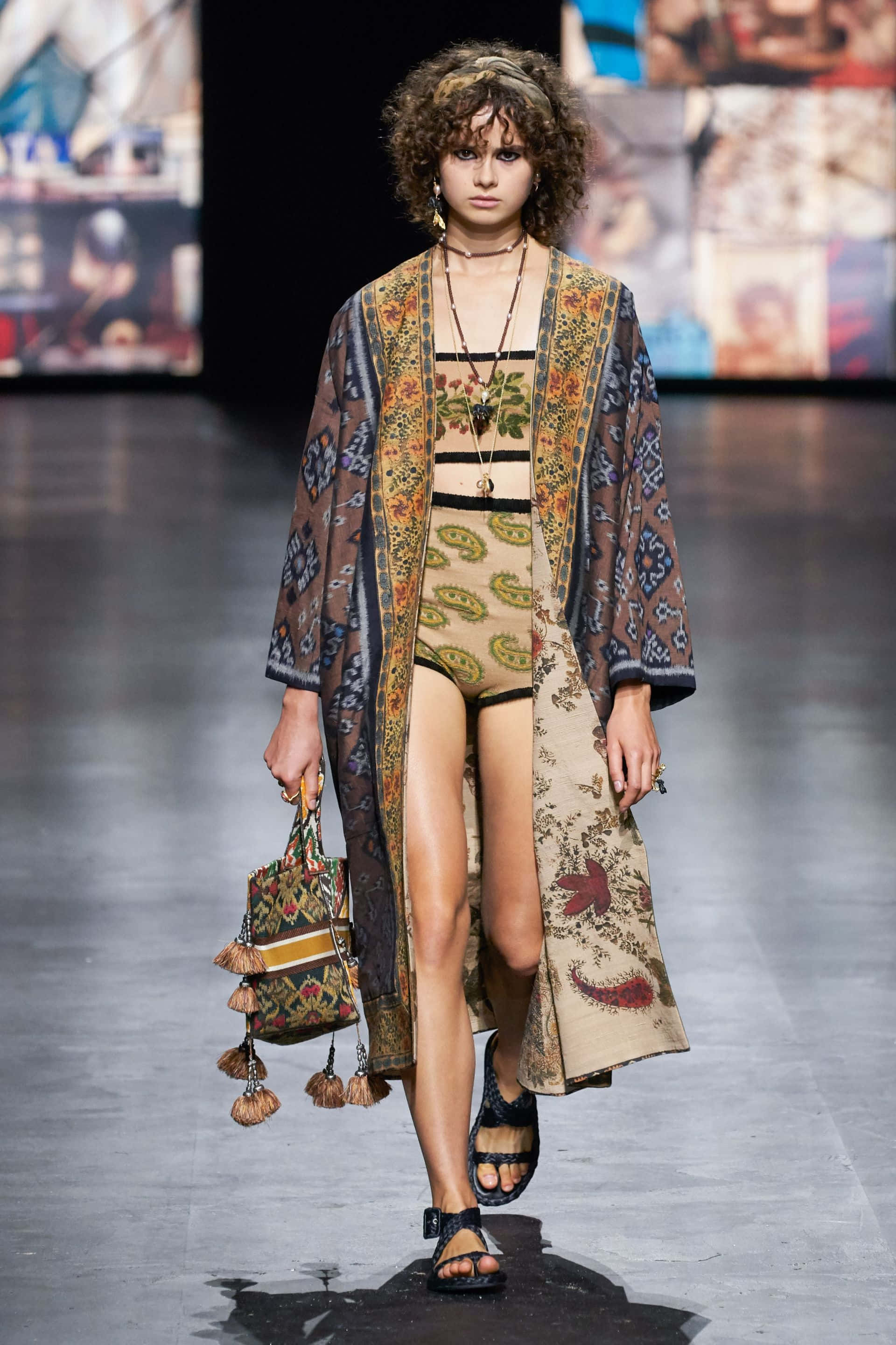 spring fashion 1920, bohemian patterned kimono, matching bag, 2K Phone Wallpaper