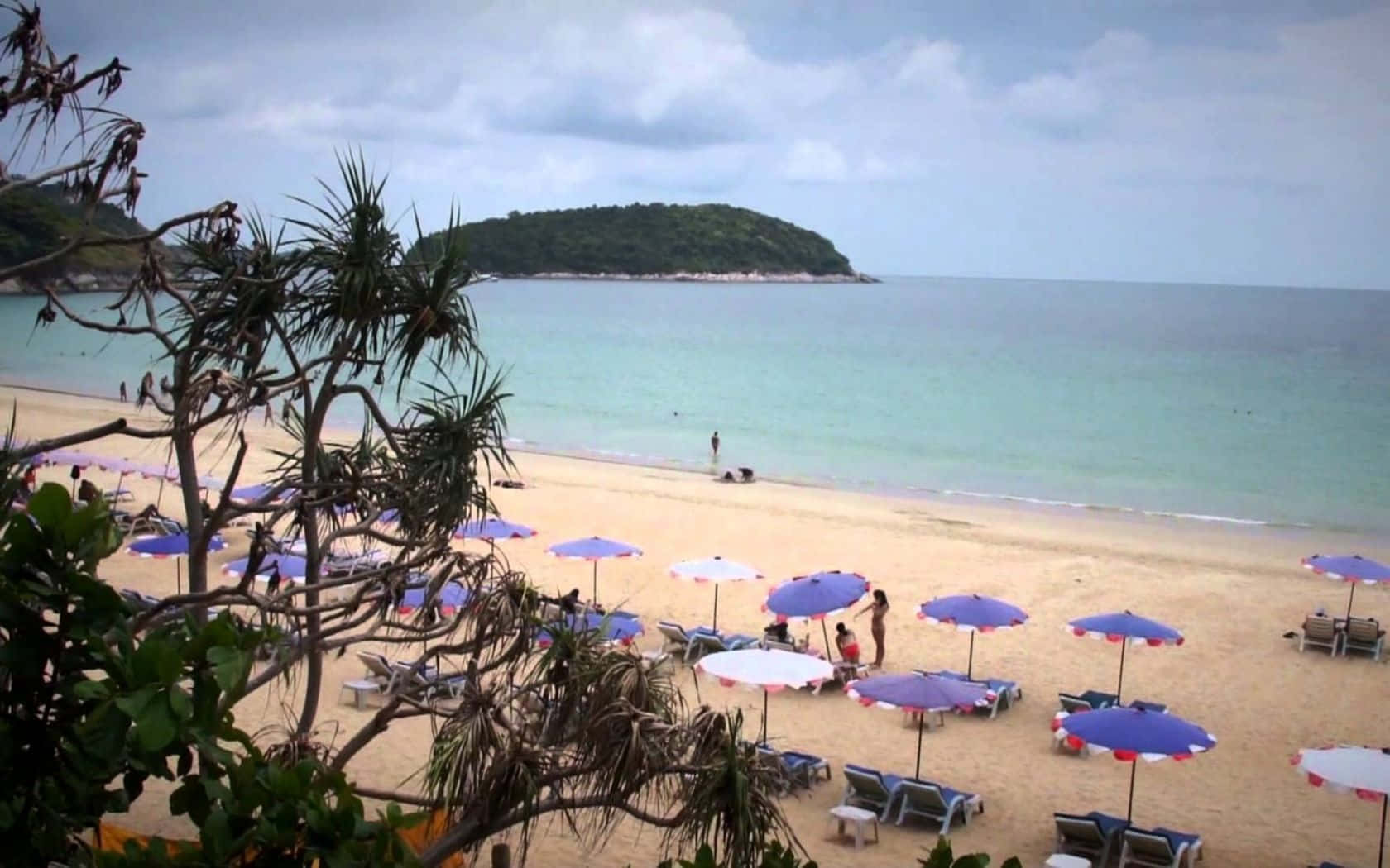 tropical beach scene, blue umbrellas, lounge chairs, HD Desktop Wallpaper