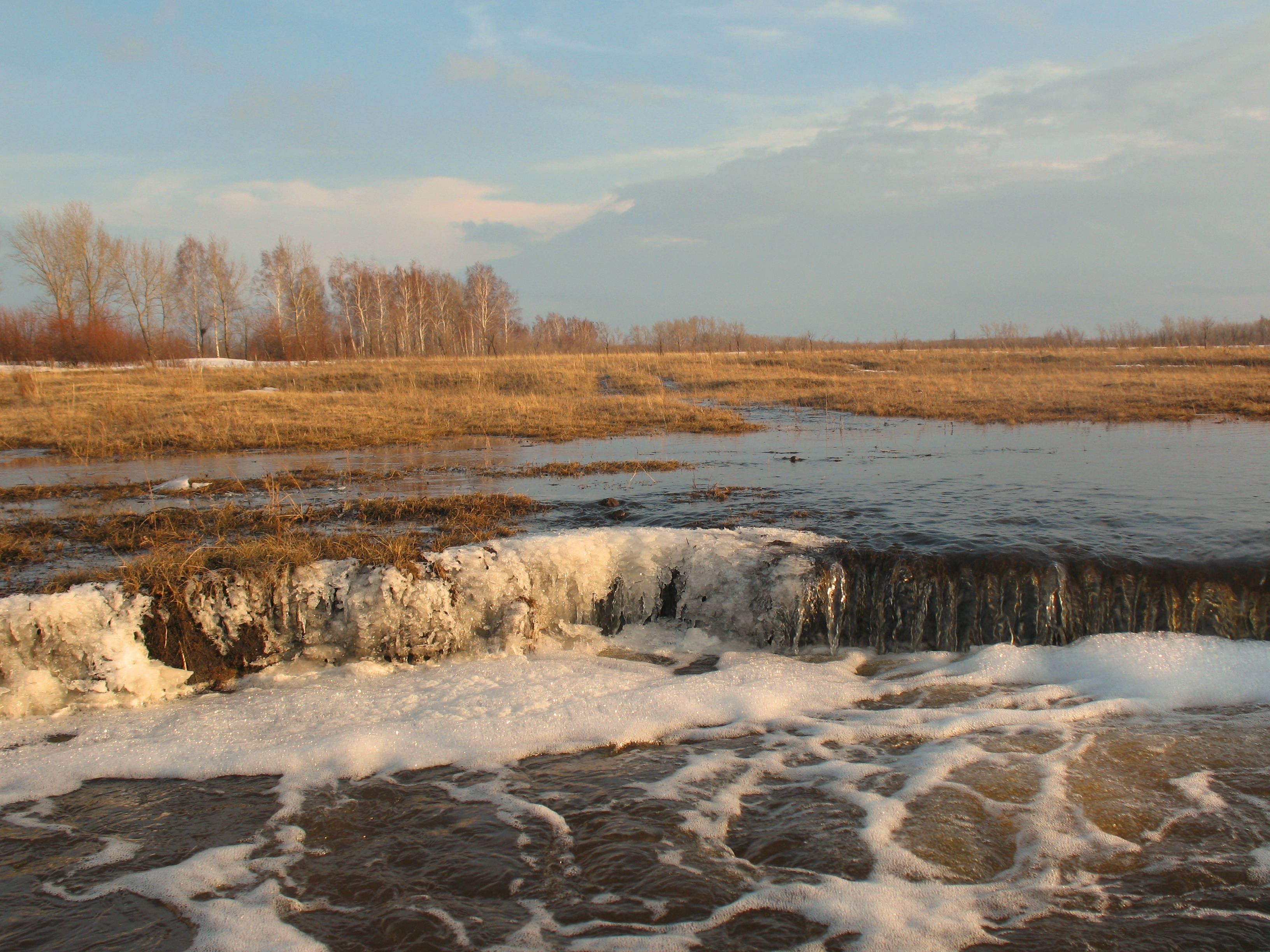 thawing lake, frozen ledge, winter wetland, 2K Desktop Wallpaper