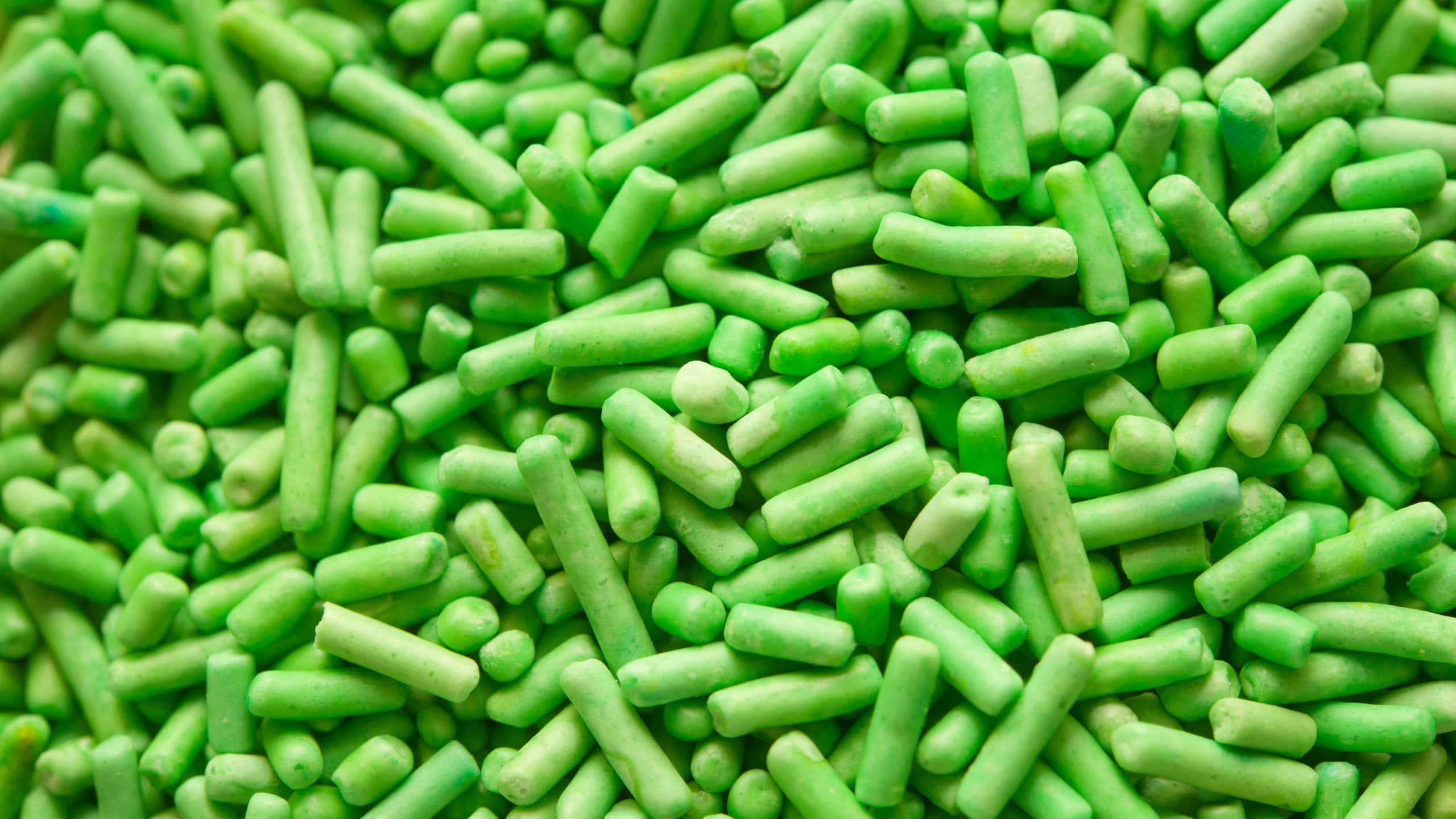 green sprinkles, vibrant green, cylindrical sprinkles, 2K Desktop Wallpaper