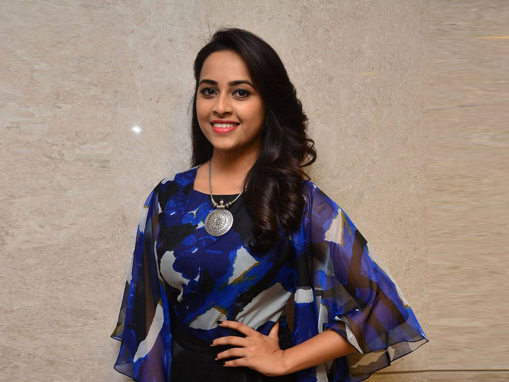 Sri Divya, blue abstract patterned top, silver pendant, SD Desktop Wallpaper