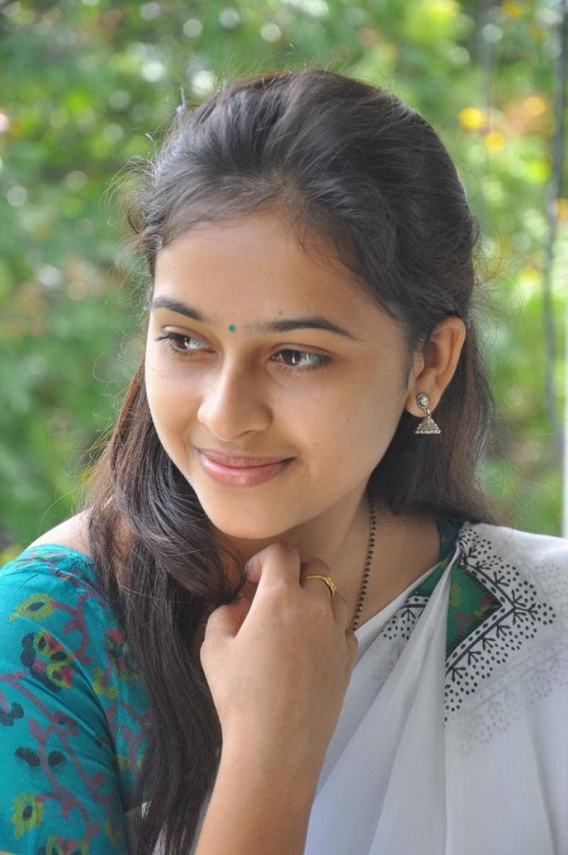 Sri Divya, teal patterned blouse, white dupatta, SD Phone Wallpaper