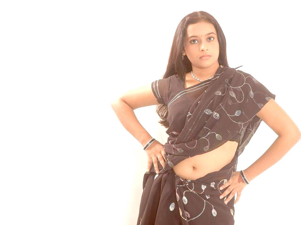 Sri Divya, dark brown patterned sari, silver embroidery, SD Desktop Wallpaper