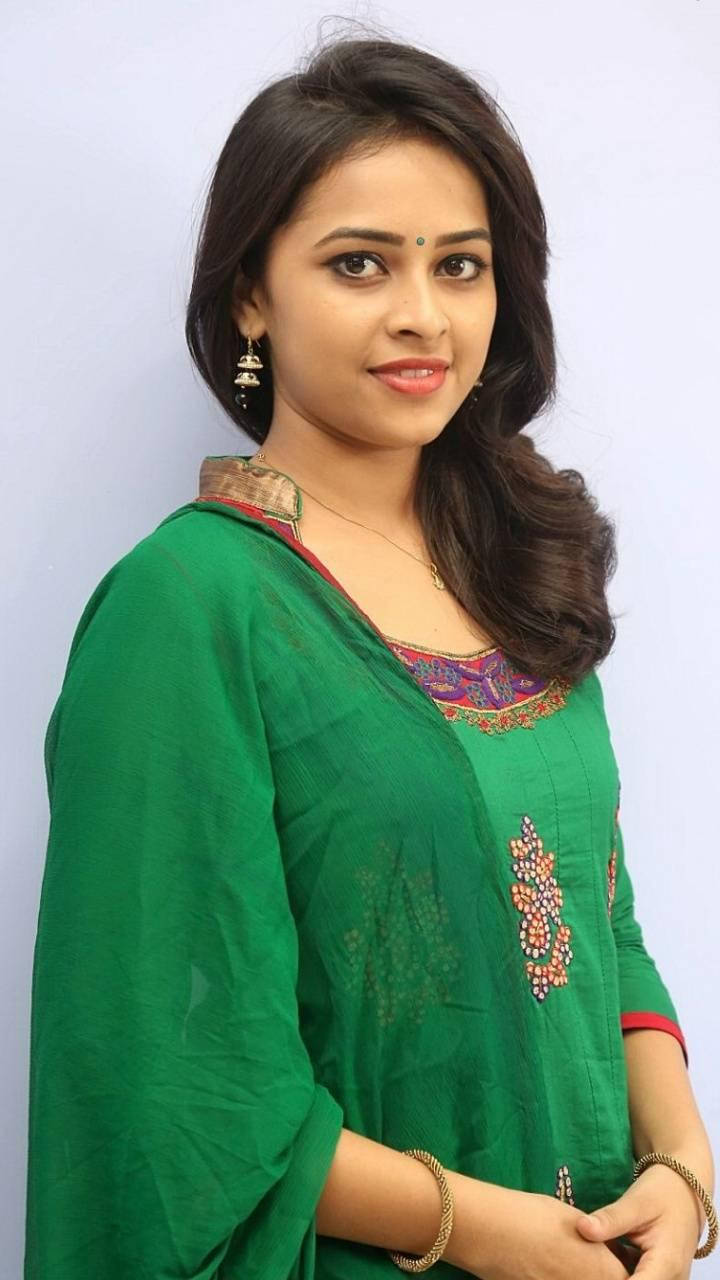Sri Divya, vibrant green traditional outfit, floral embroidery, HD Phone Wallpaper
