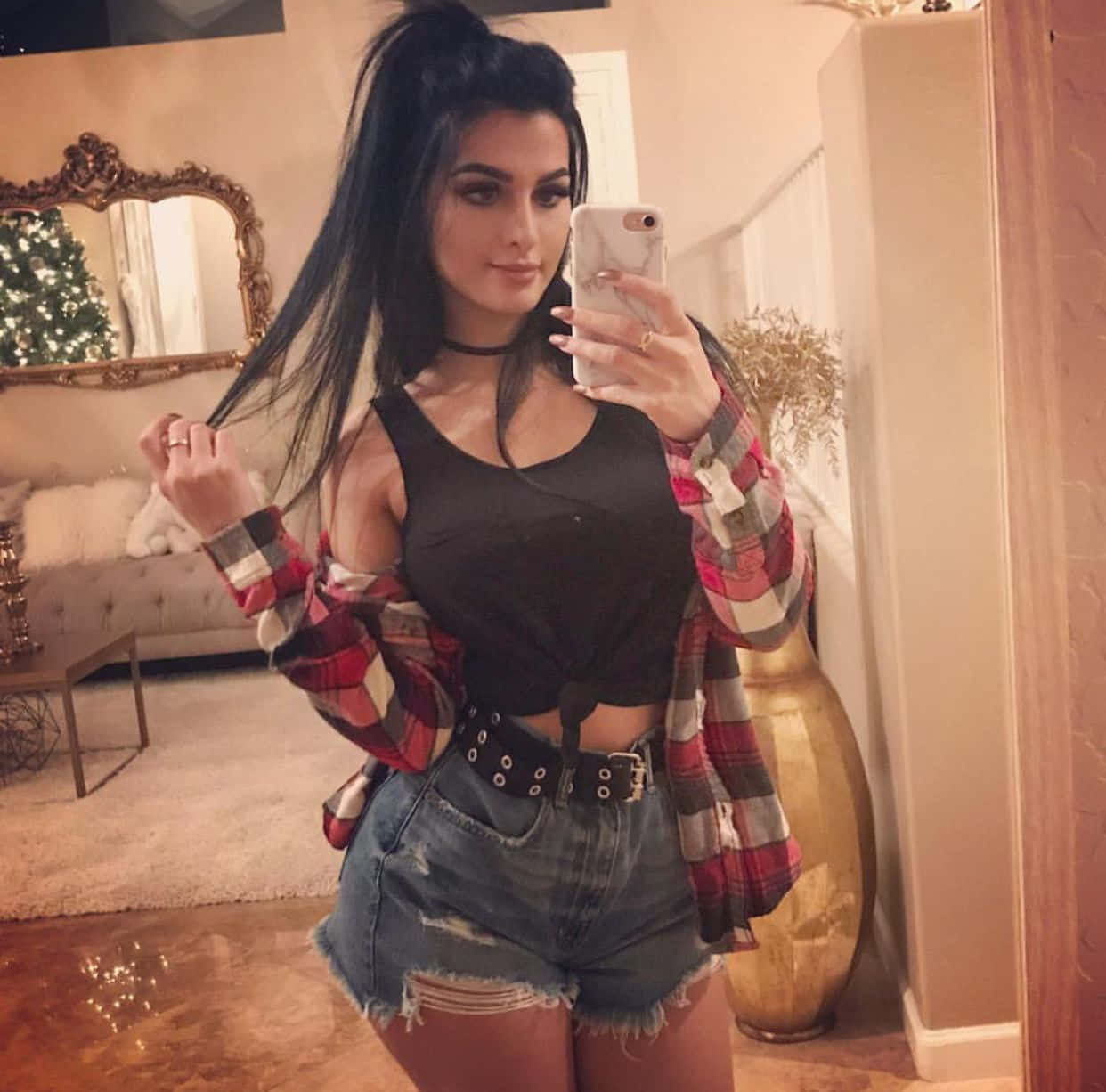 Sssniperwolf, mirror selfie, plaid shirt, SD Desktop Wallpaper