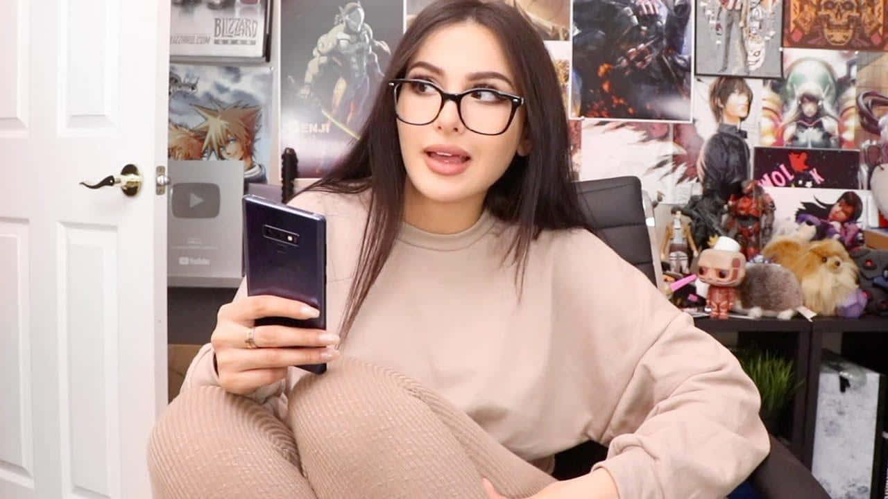 Sssniperwolf, gaming-themed room, glasses, HD Desktop Wallpaper