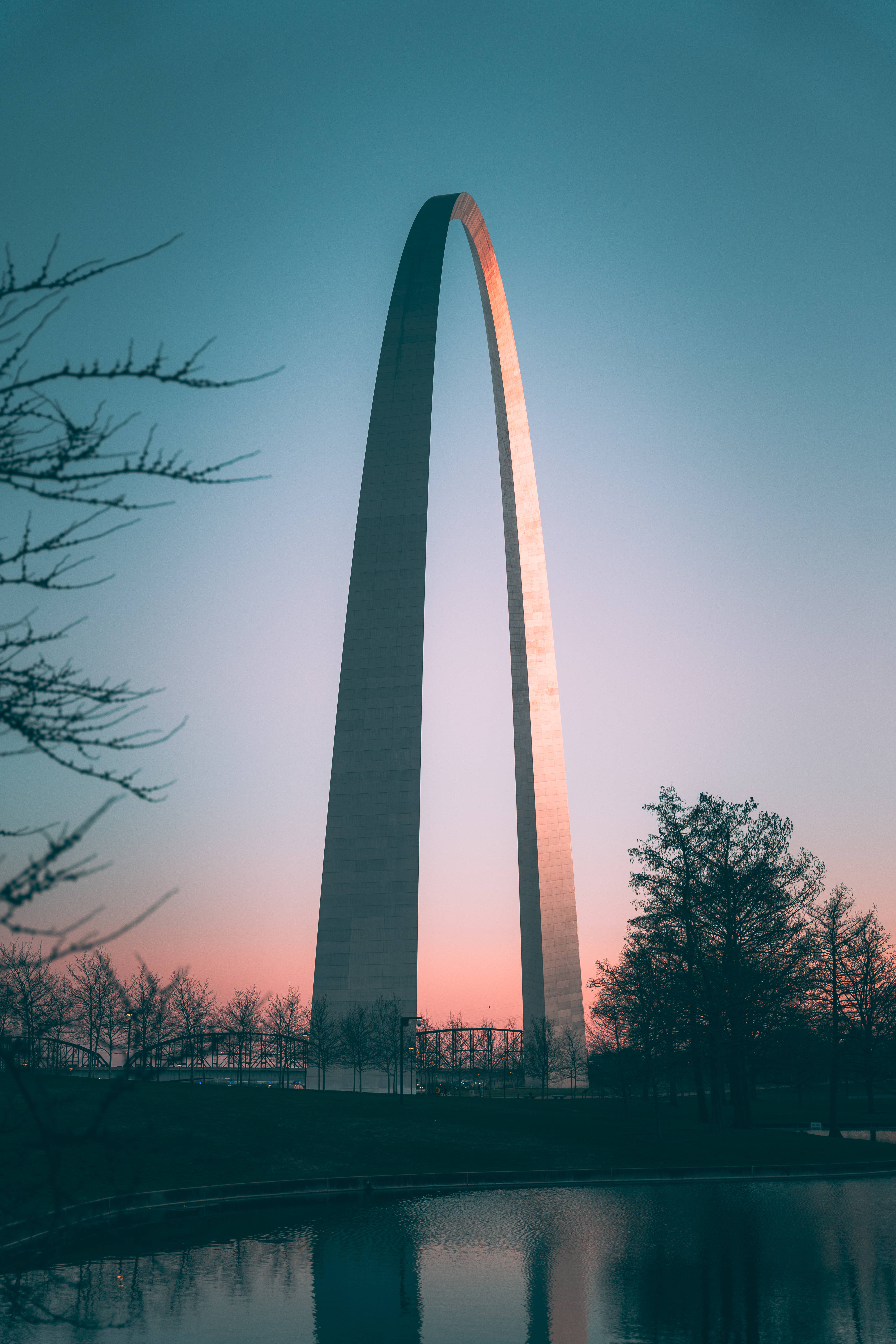 St Louis Arch, sunset, cool blue sky, 5K Phone Wallpaper