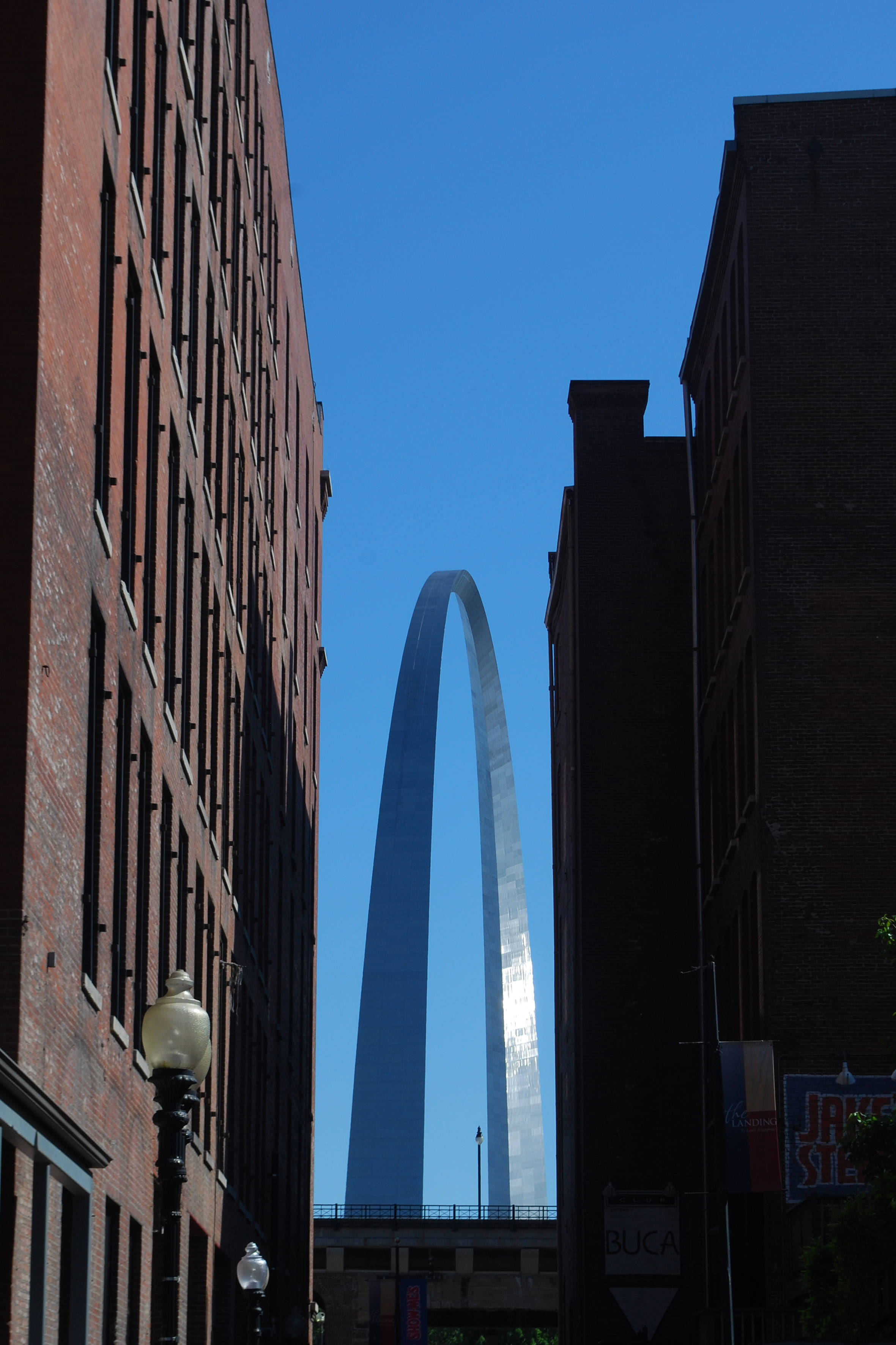 St. Louis Arch, towering brick buildings, clear blue sky, 2K Phone Wallpaper