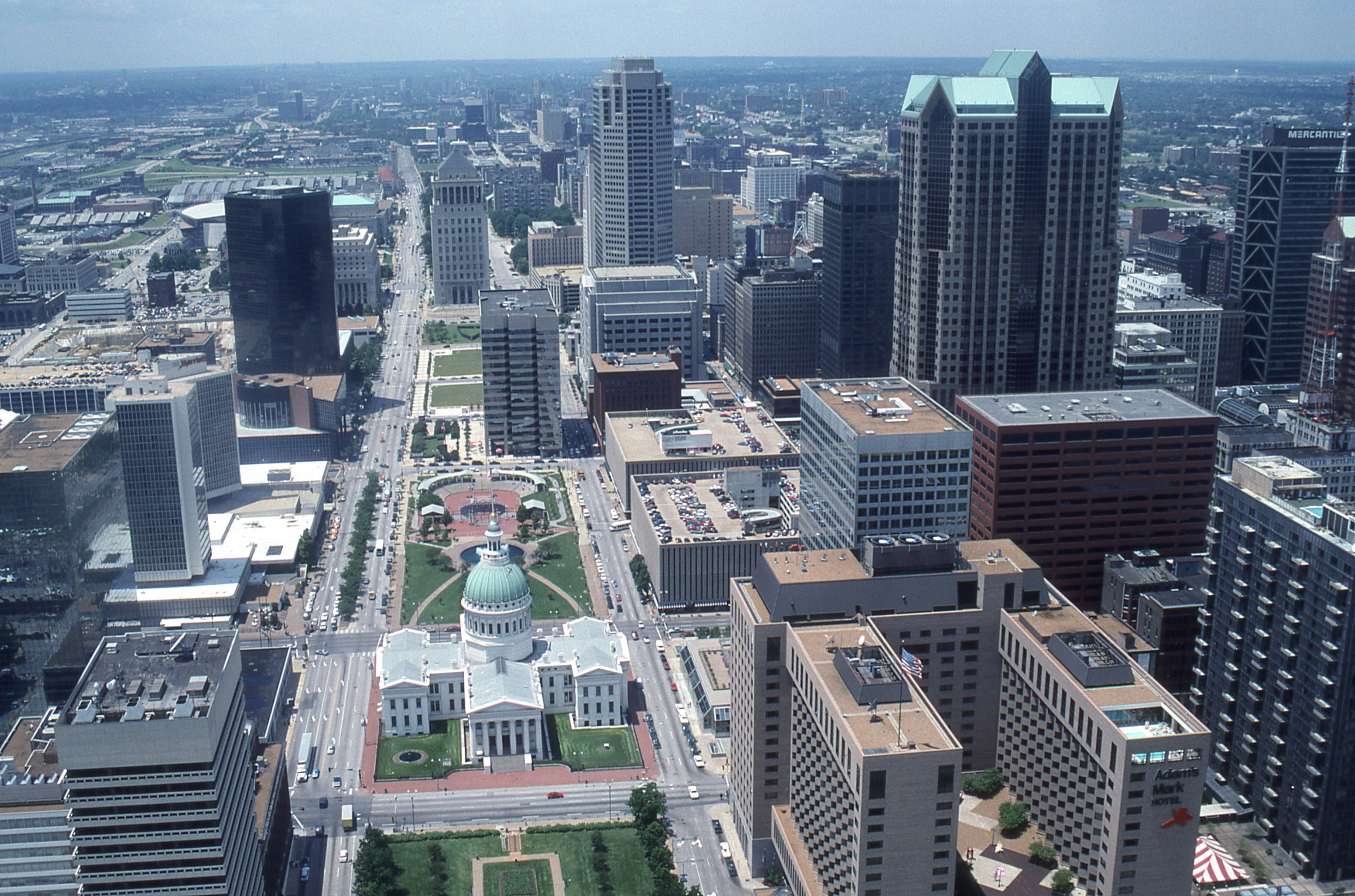 St Louis Arch, domed capitol building, towering skyscrapers, 4K Desktop Wallpaper