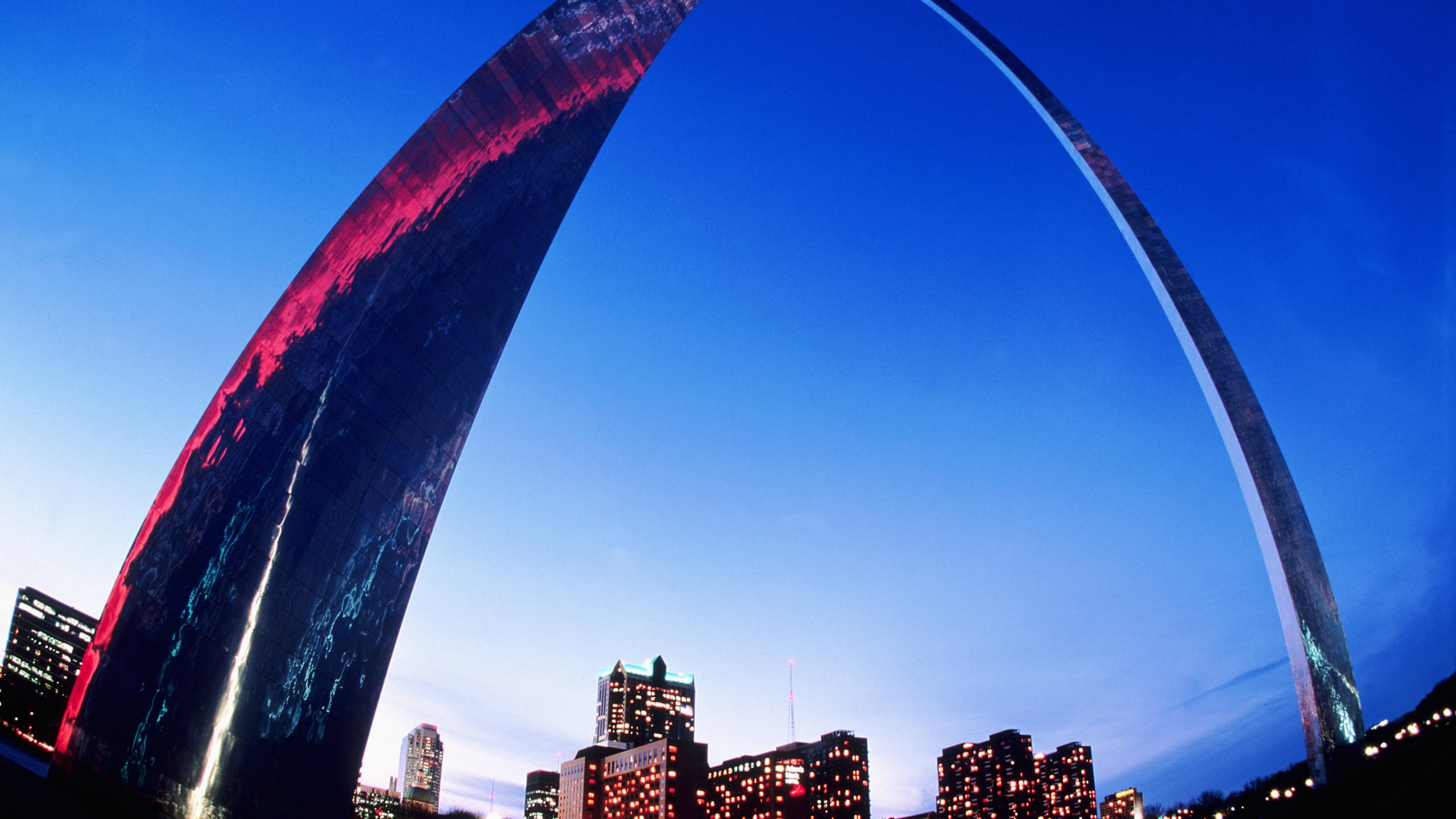 St Louis Arch, twilight sky, city skyline, 2K Desktop Wallpaper
