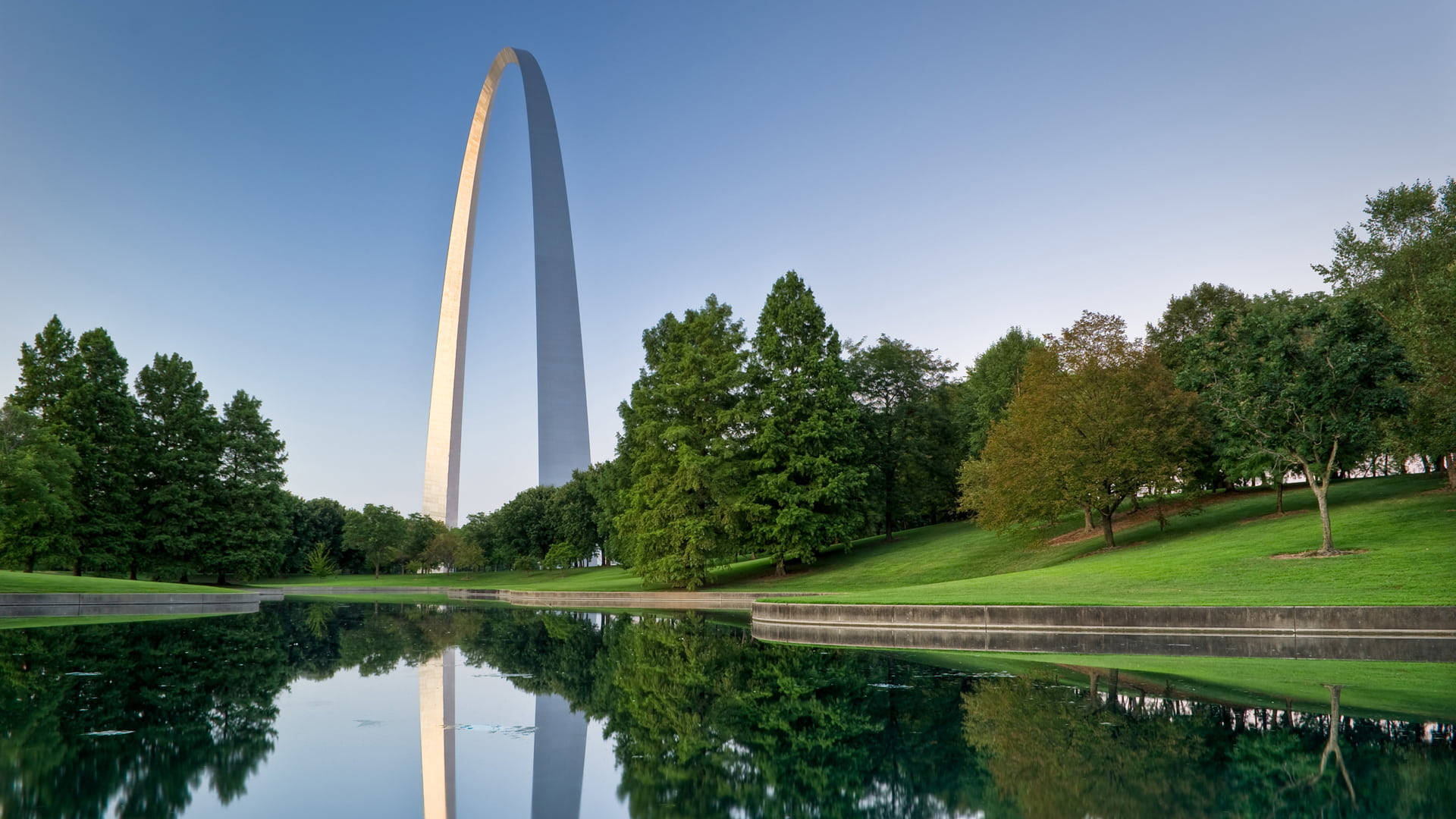 St. Louis Arch, clear blue sky, calm pond, Full HD Desktop Wallpaper