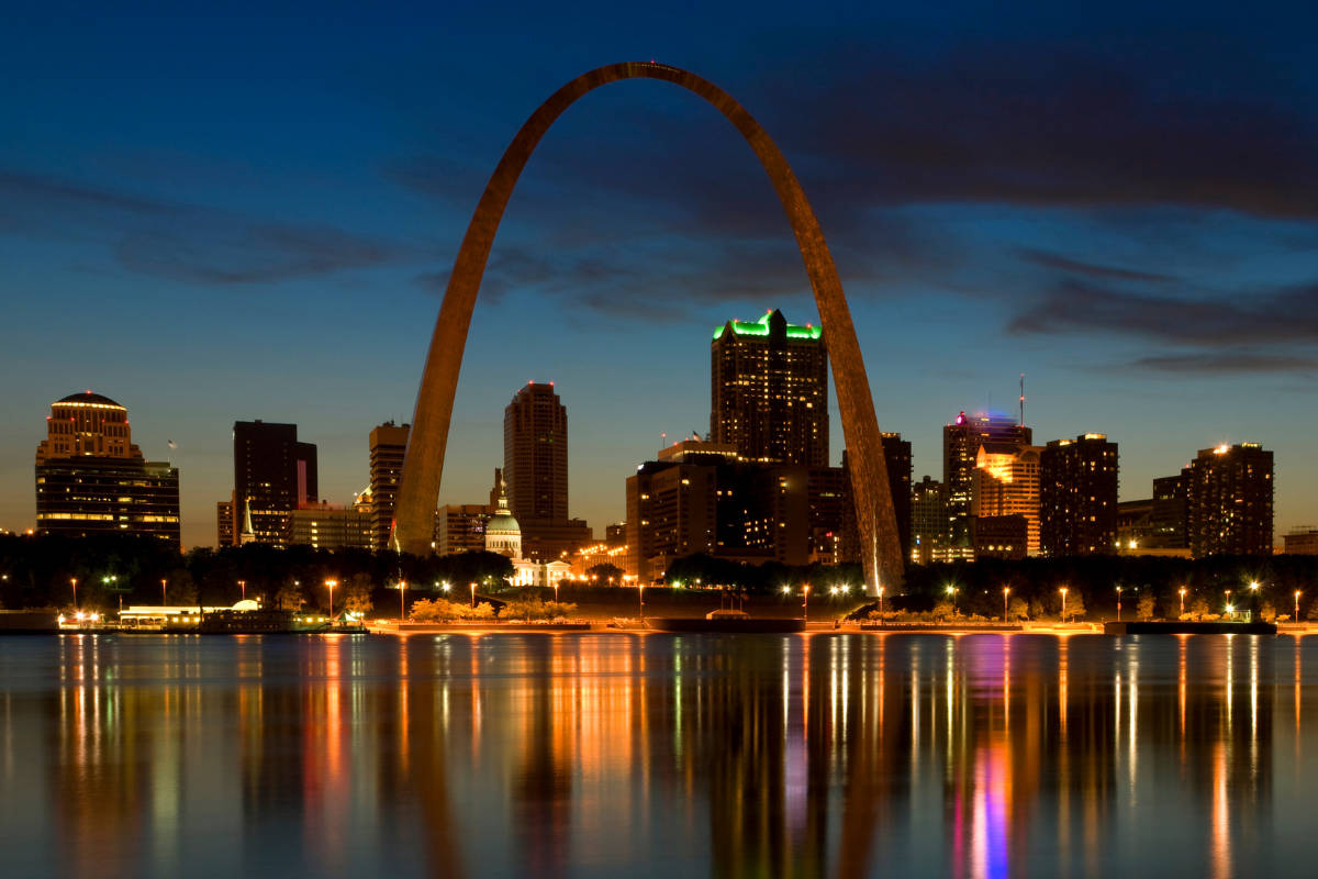 St Louis Arch, twilight sky, river, SD Desktop Wallpaper